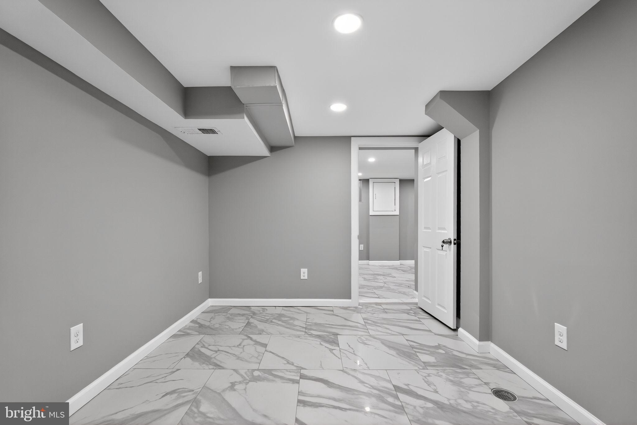 OXFORD CIRCLE - Residential