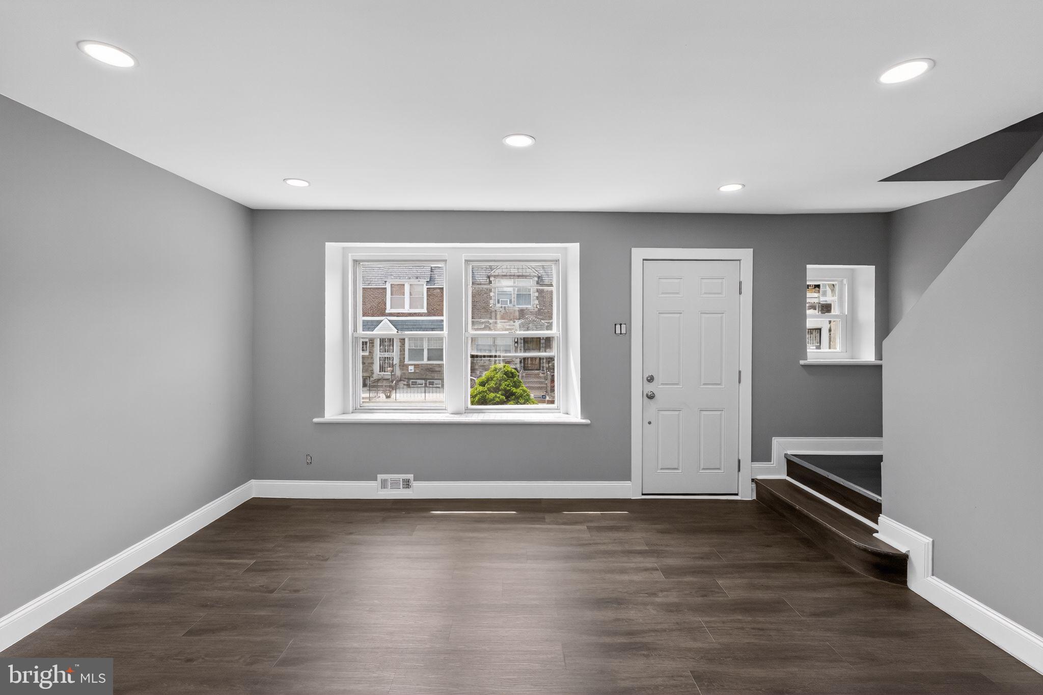 OXFORD CIRCLE - Residential