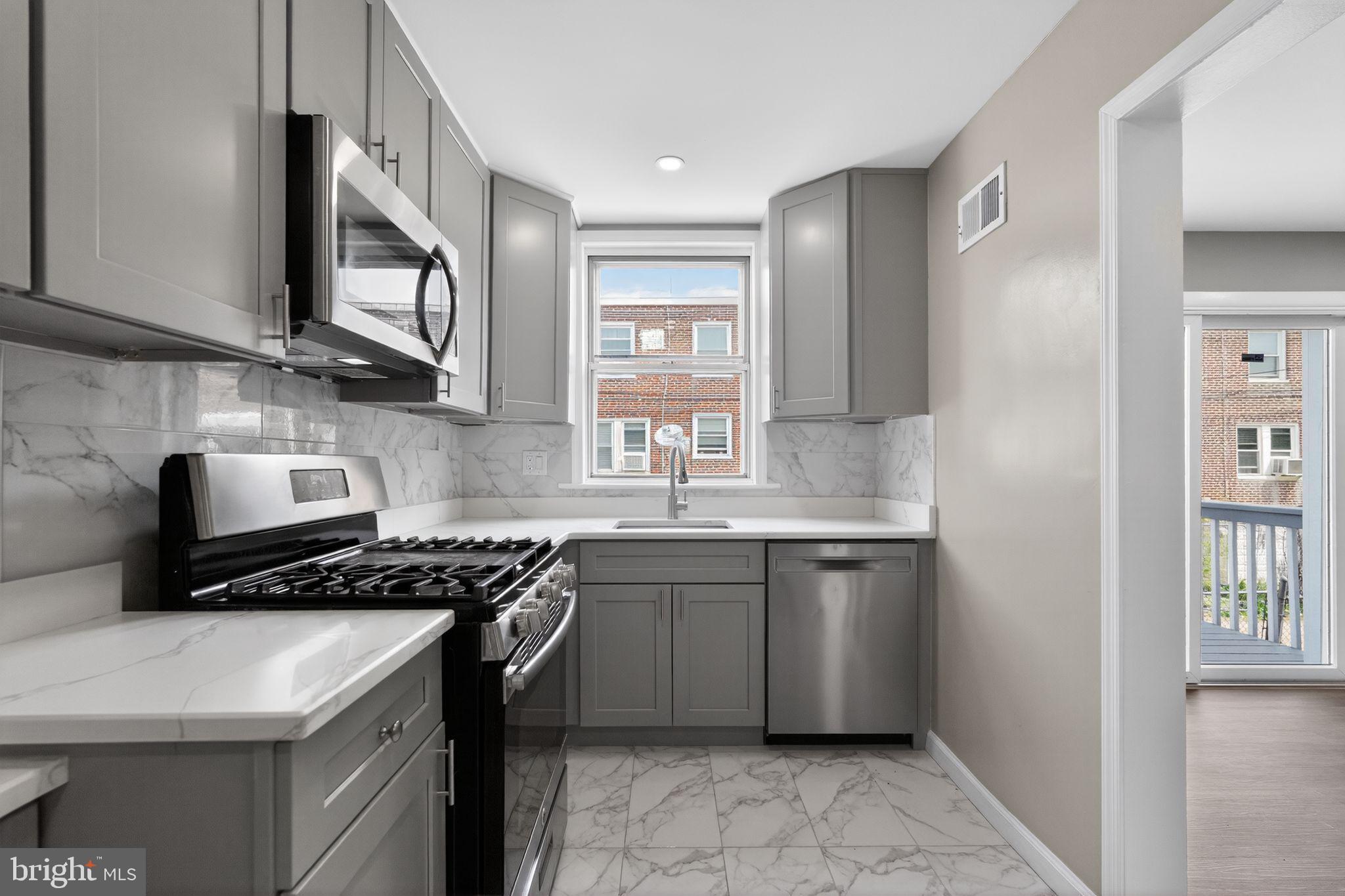 OXFORD CIRCLE - Residential