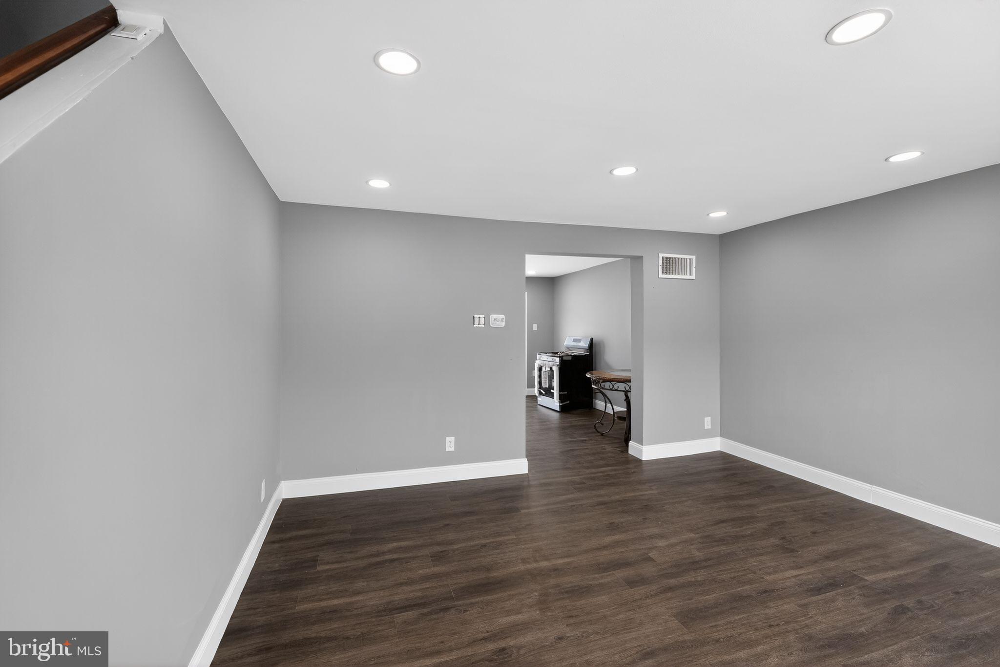 OXFORD CIRCLE - Residential