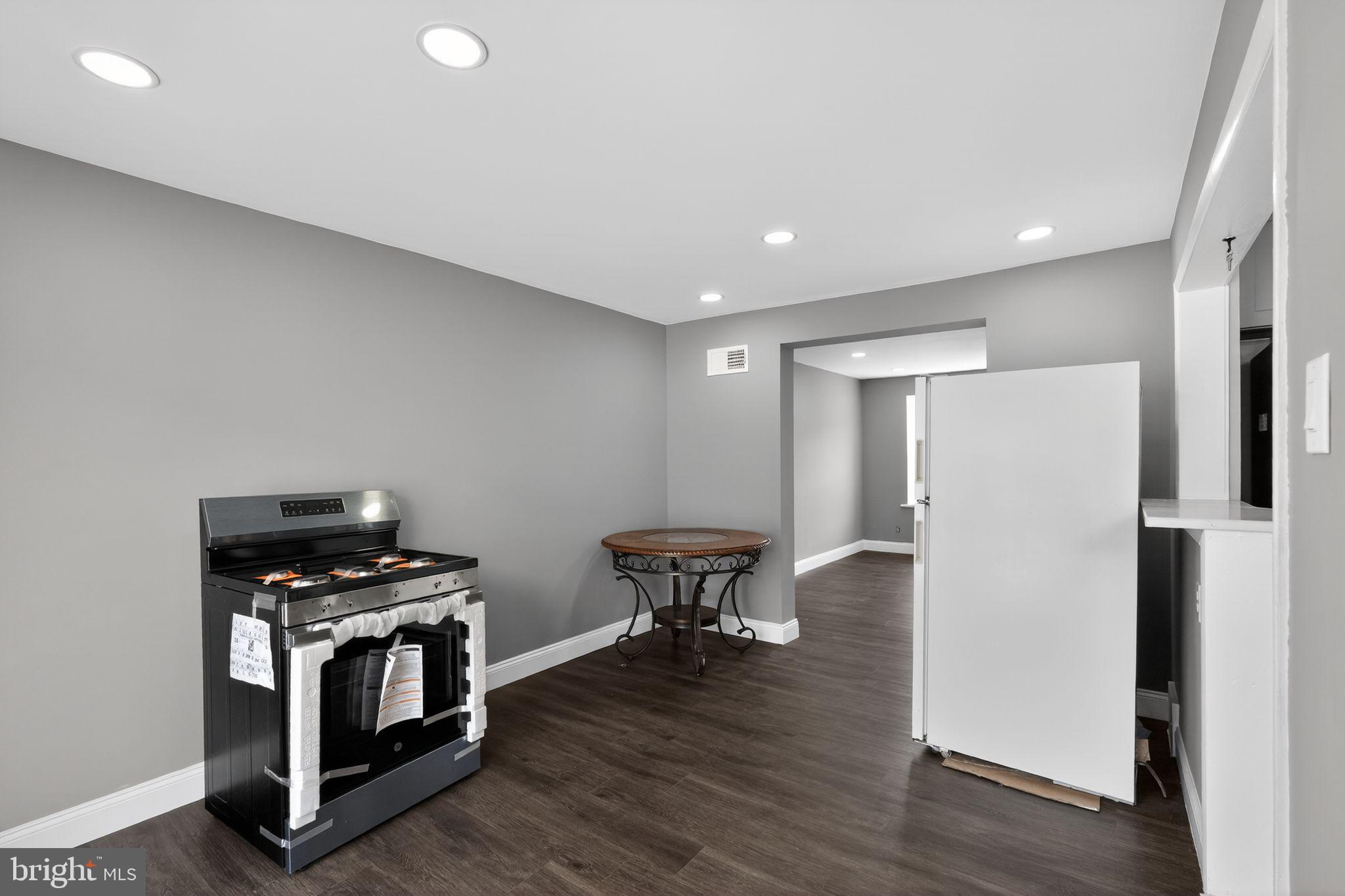 OXFORD CIRCLE - Residential