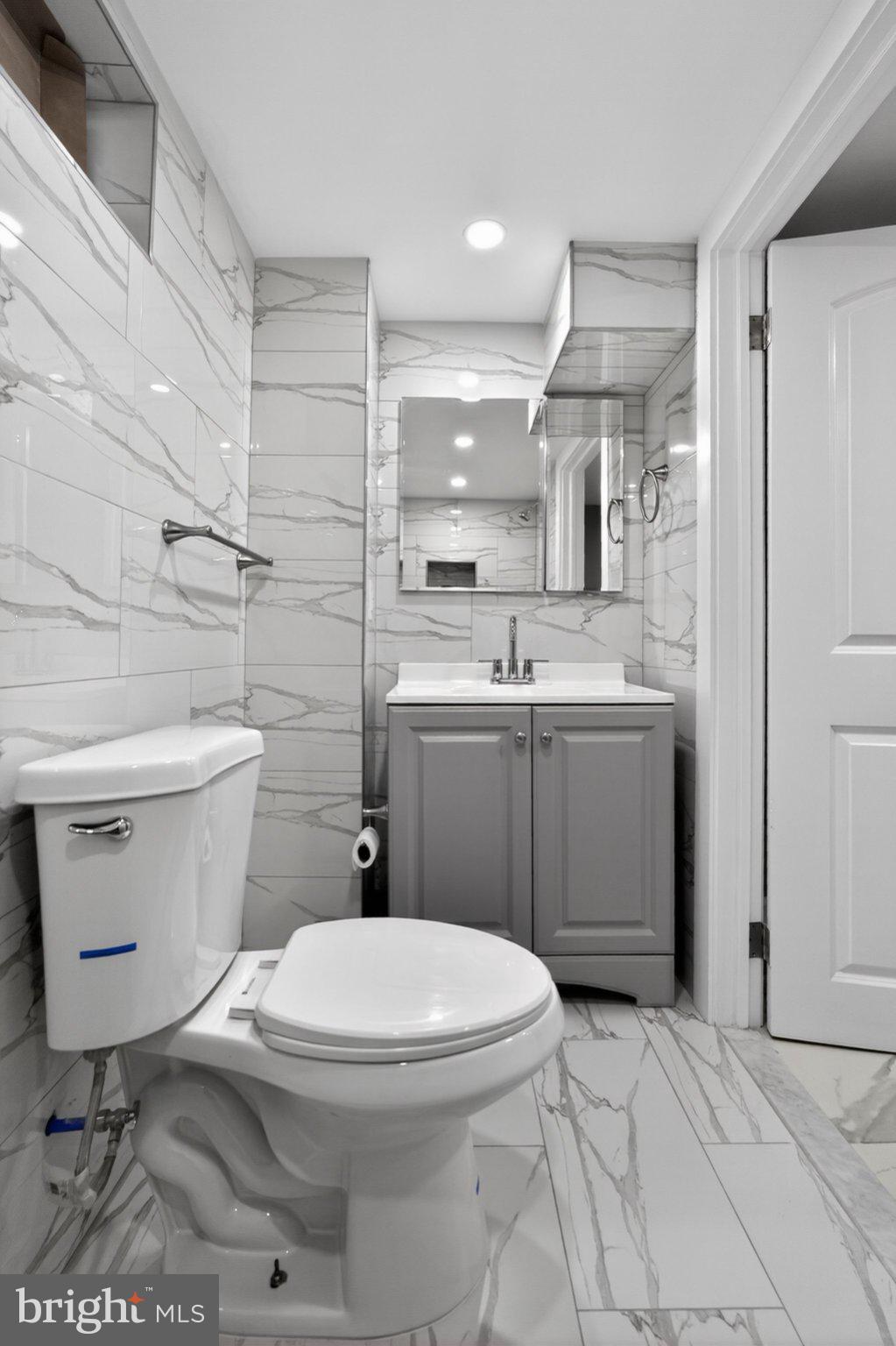 OXFORD CIRCLE - Residential