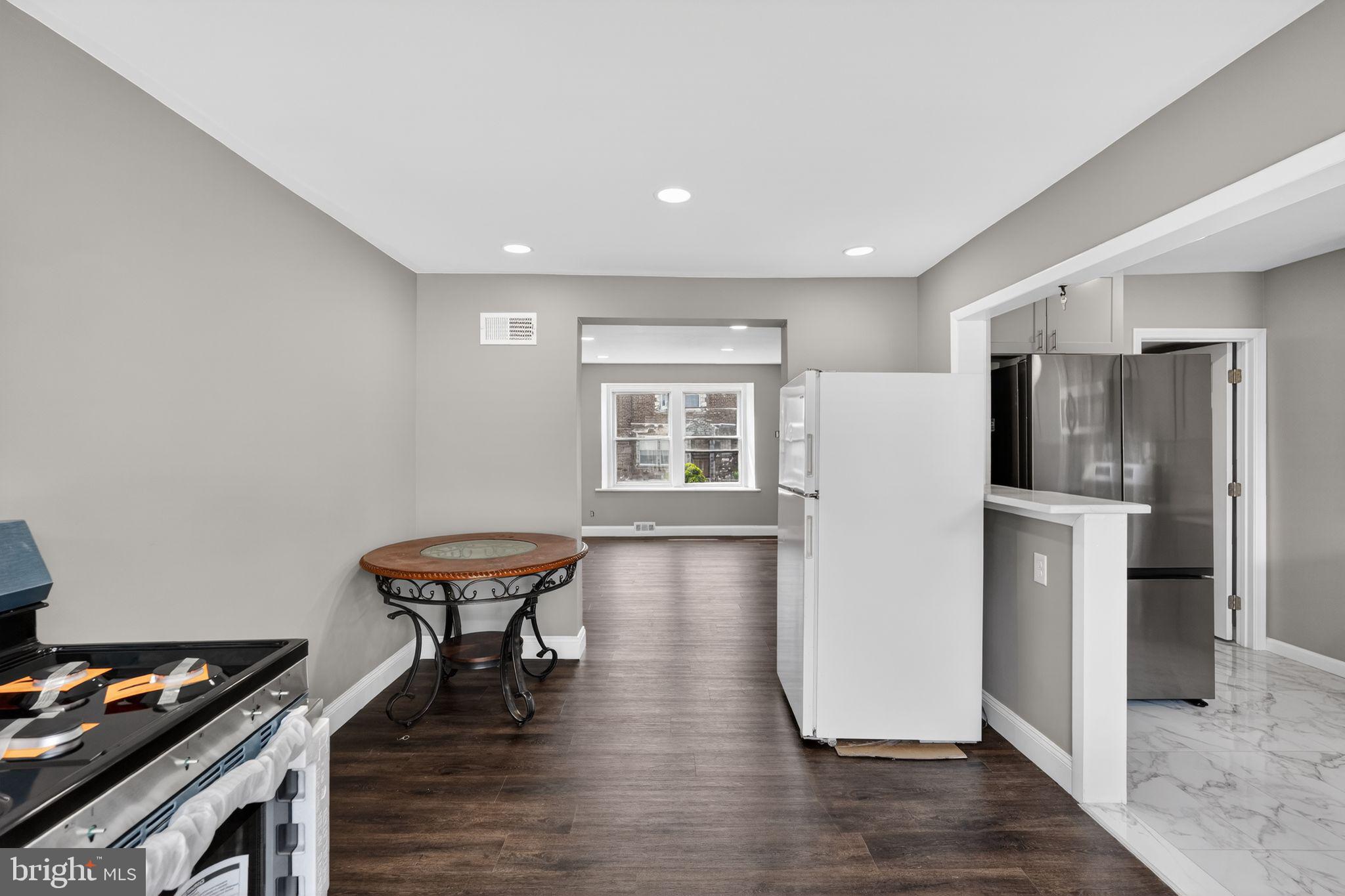 OXFORD CIRCLE - Residential