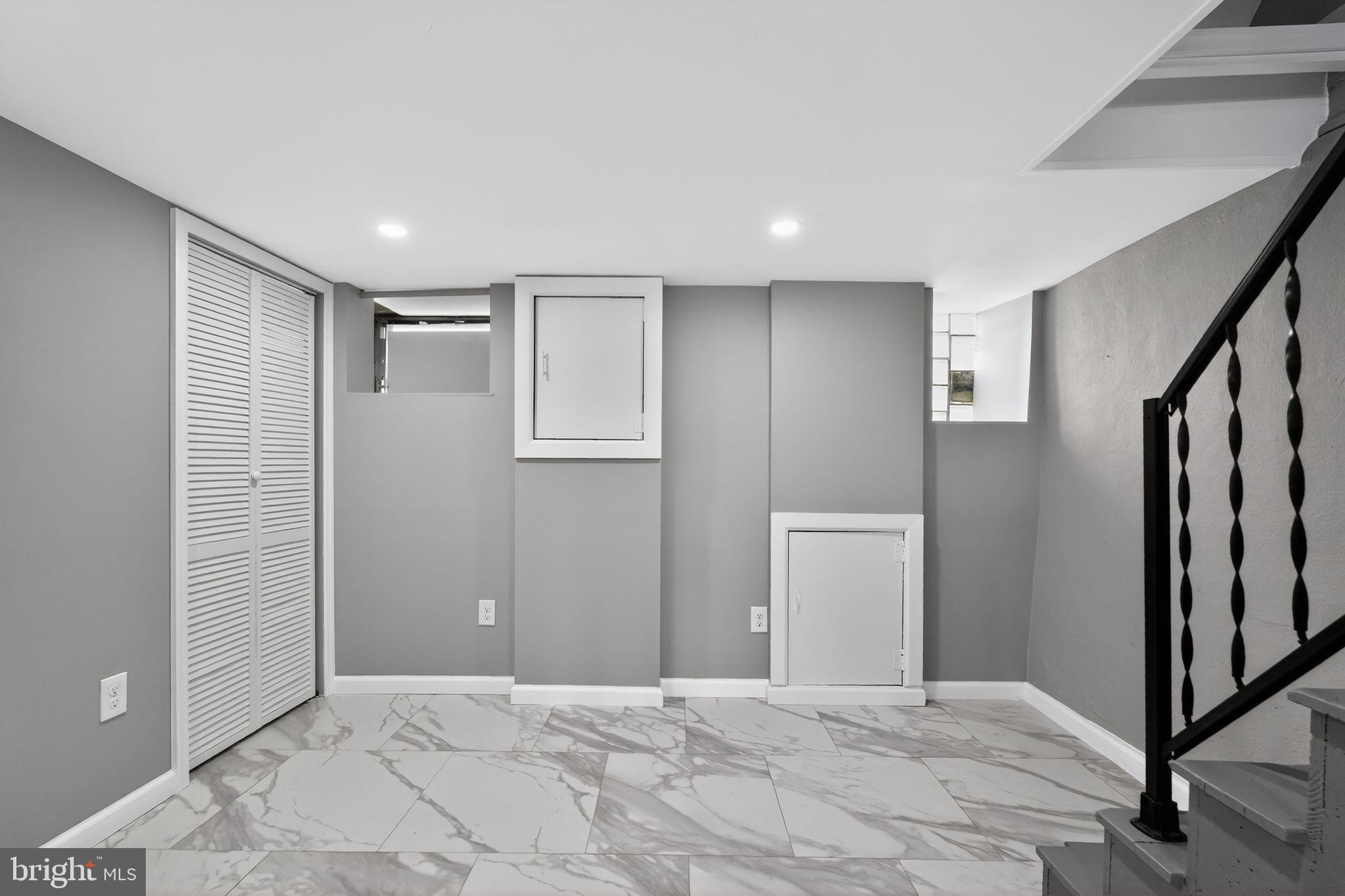 OXFORD CIRCLE - Residential