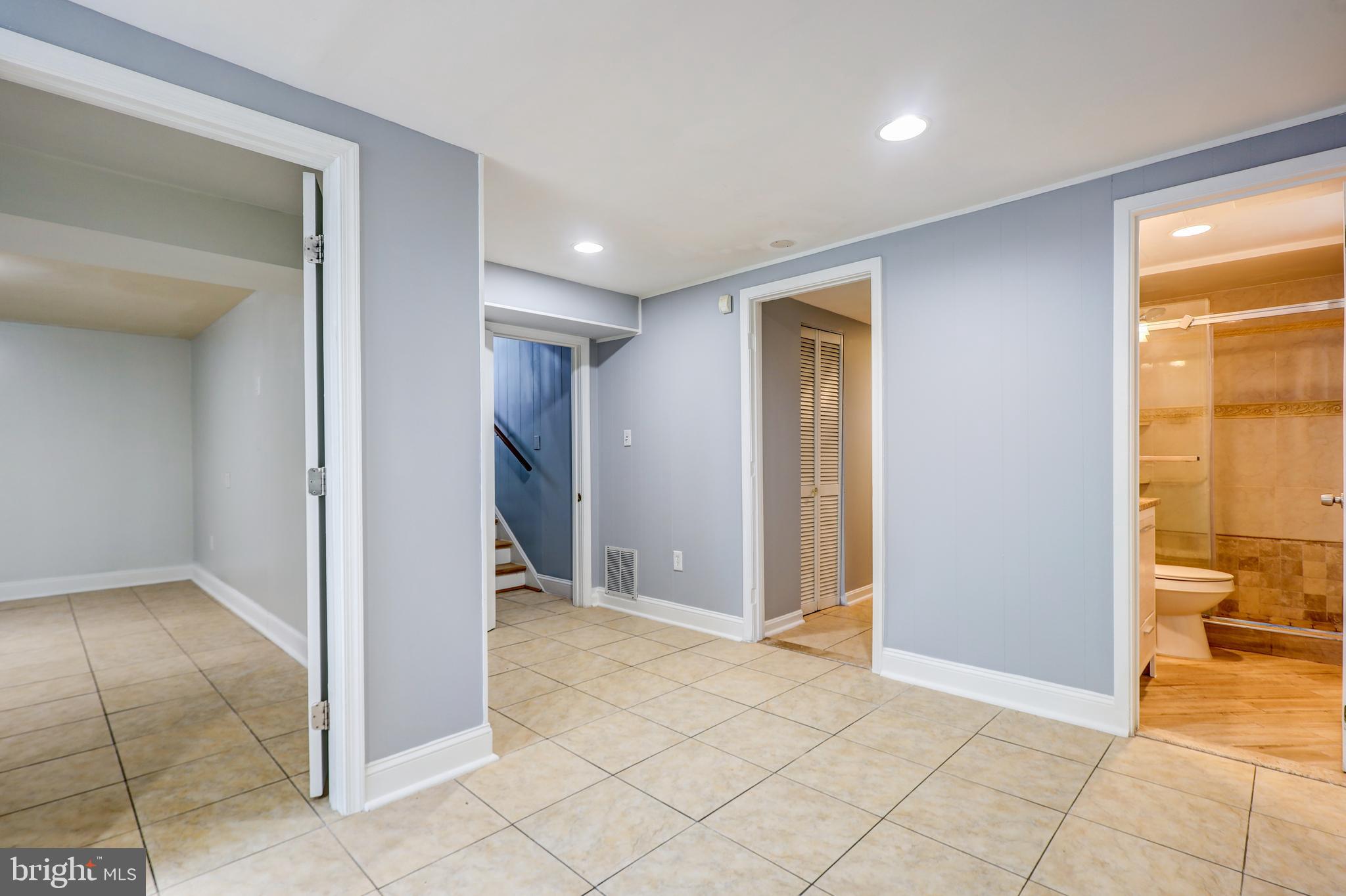 GLENARDEN WOODS - Residential