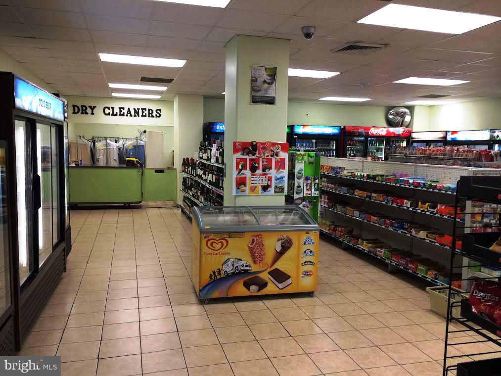 WATERGATE AT LANDMARK - Residential Lease