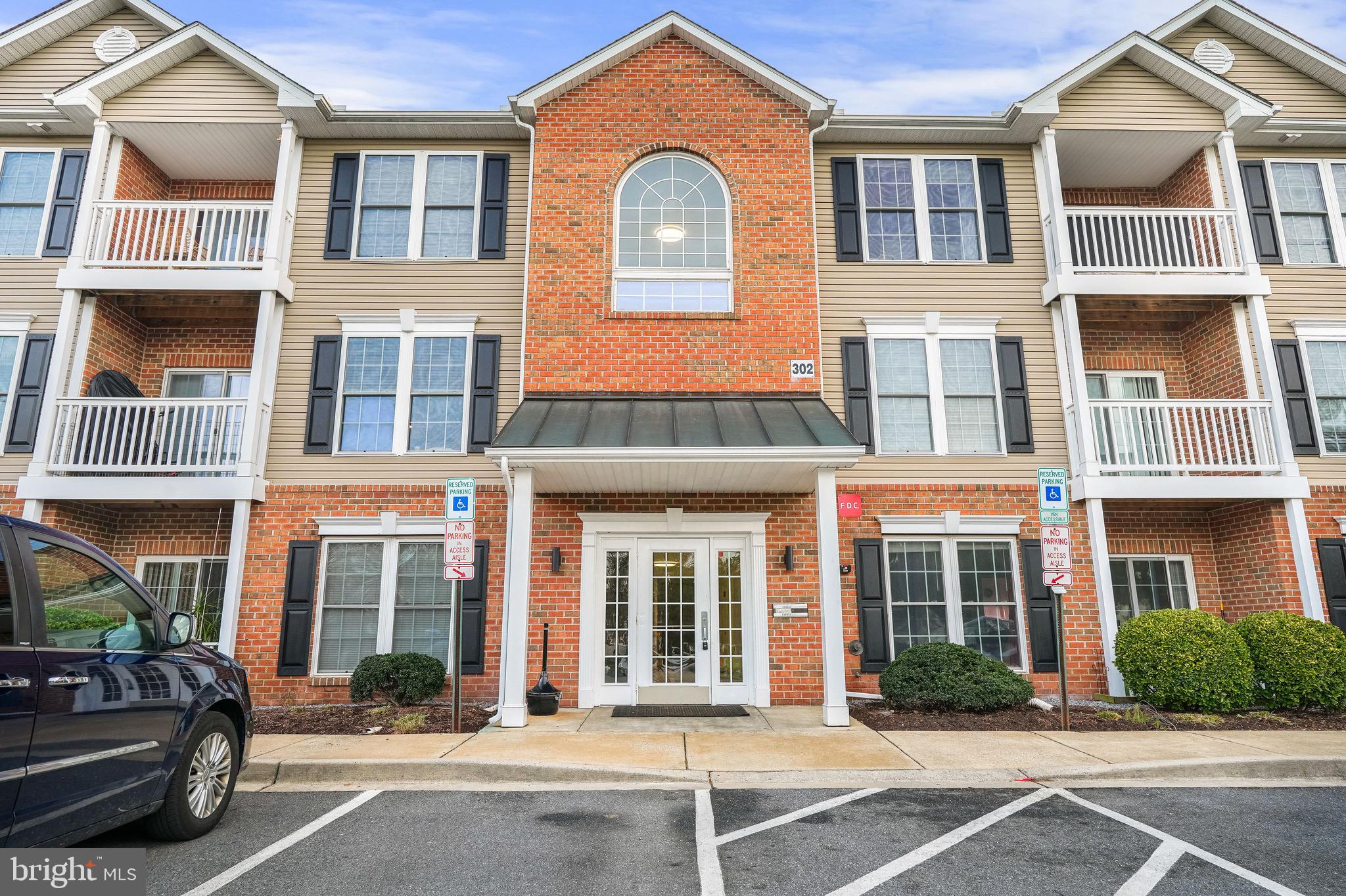 DREAMERS COVE - Residential Lease