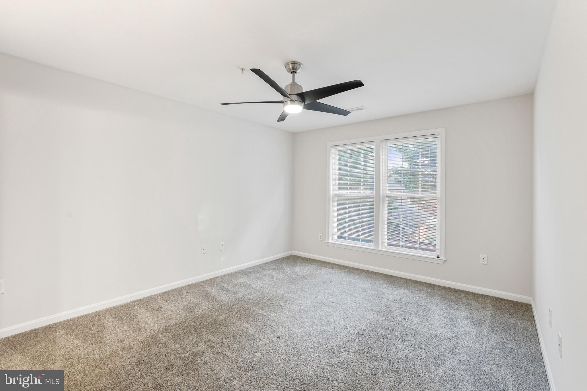 DREAMERS COVE - Residential Lease