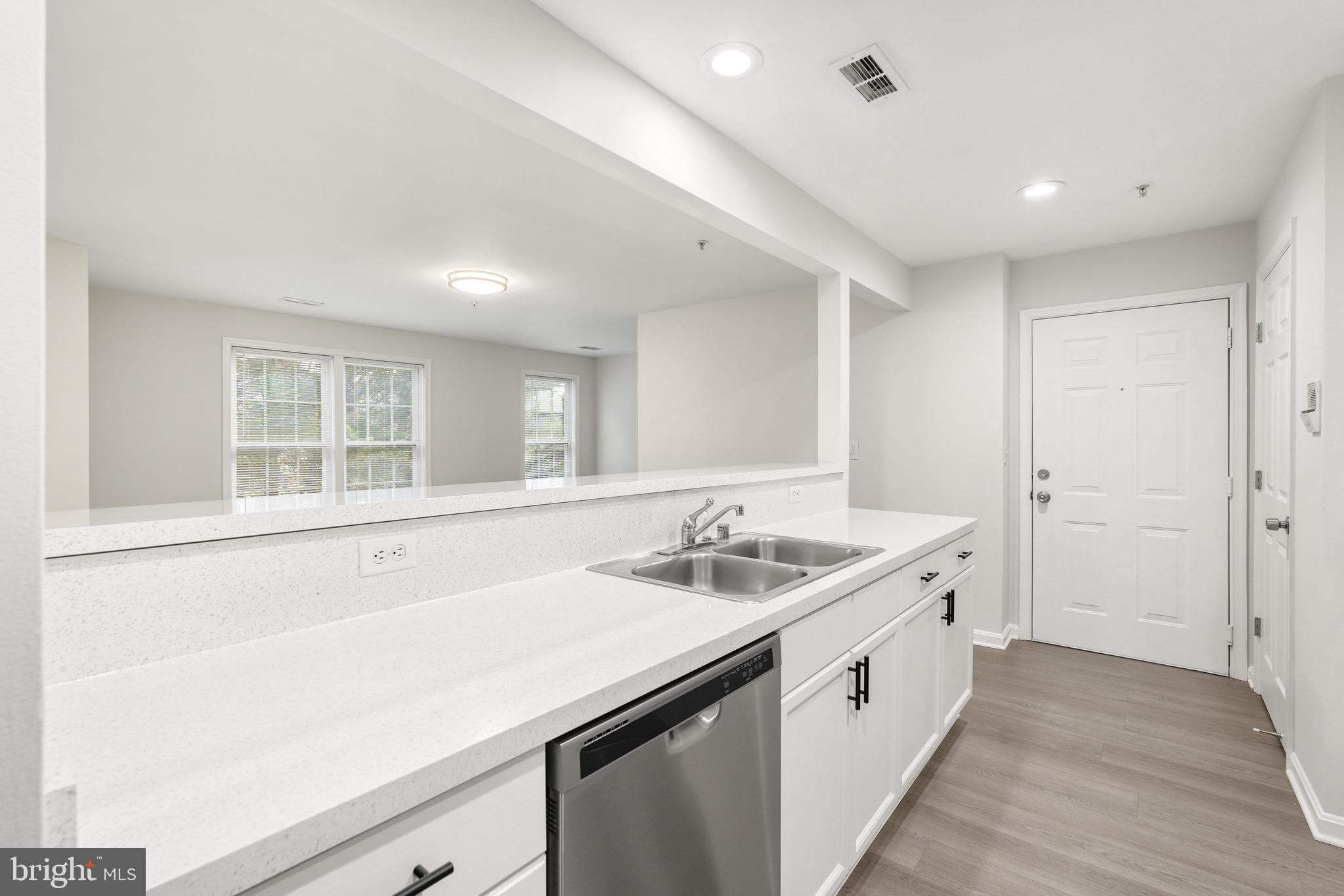 DREAMERS COVE - Residential Lease