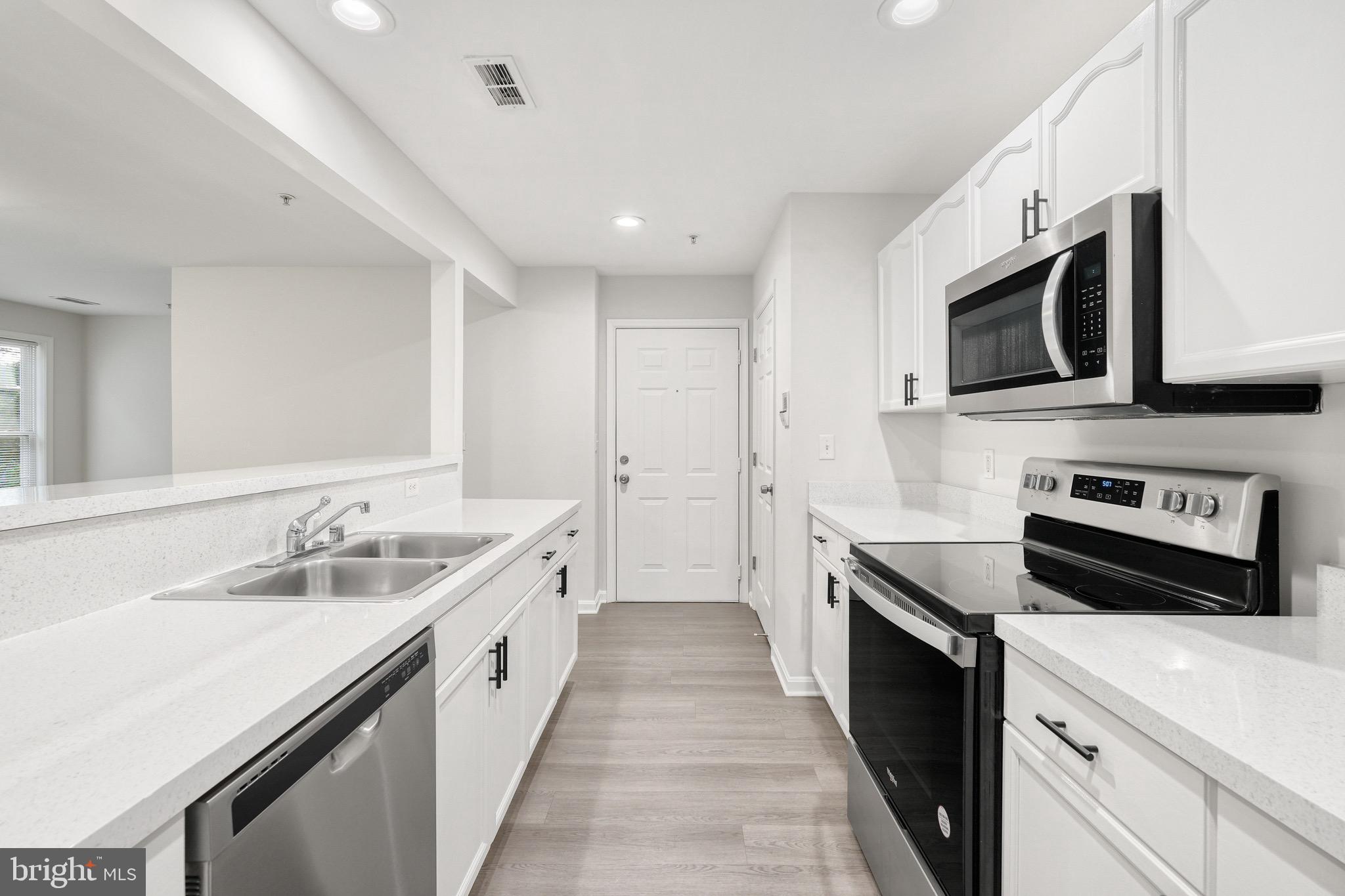 DREAMERS COVE - Residential Lease