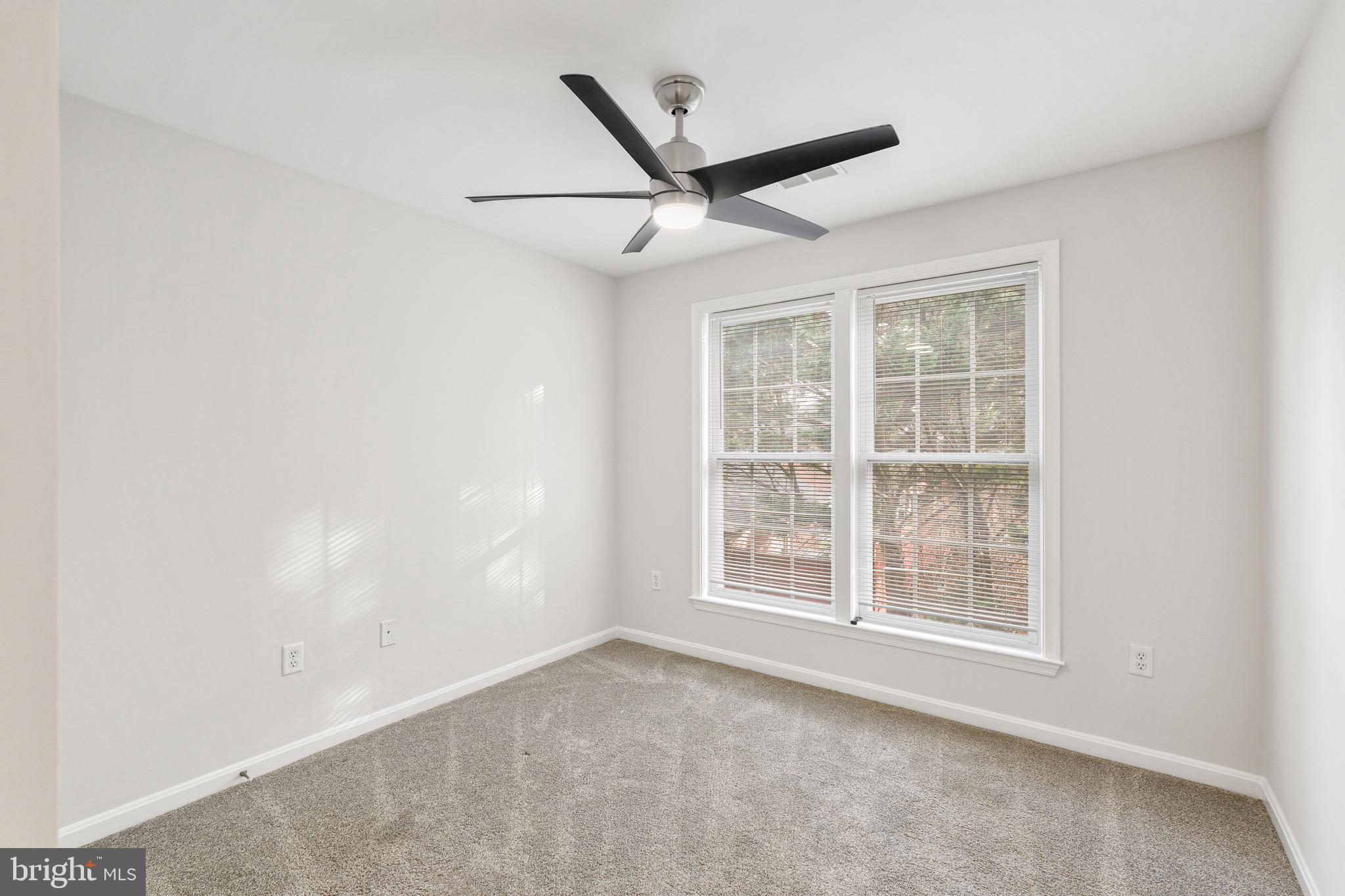 DREAMERS COVE - Residential Lease