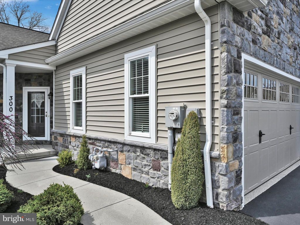 Photo of 300 ENGLISH IVY DR, LITITZ, PA 17543 (MLS # PALA2033182)