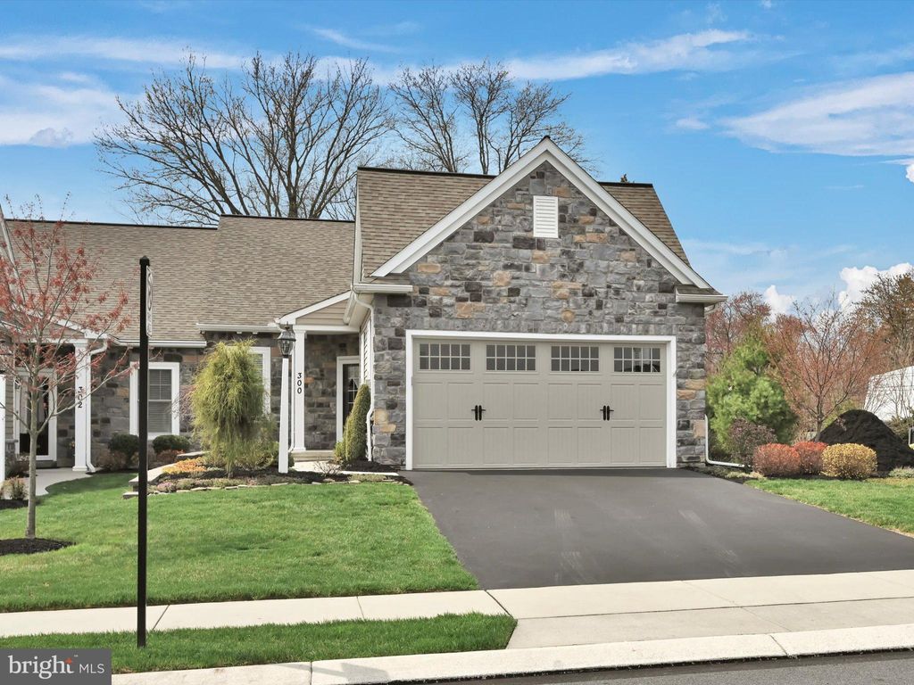 Photo of 300 ENGLISH IVY DR, LITITZ, PA 17543 (MLS # PALA2033182)