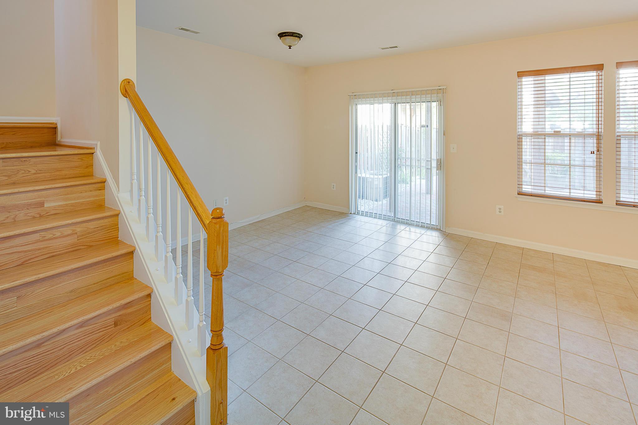 AUTUMN CHASE HUNT - Residential