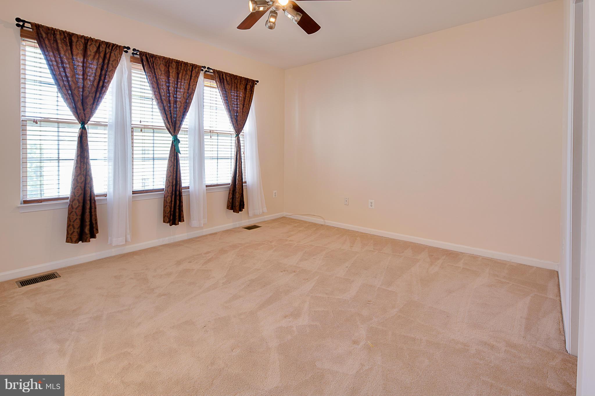 AUTUMN CHASE HUNT - Residential