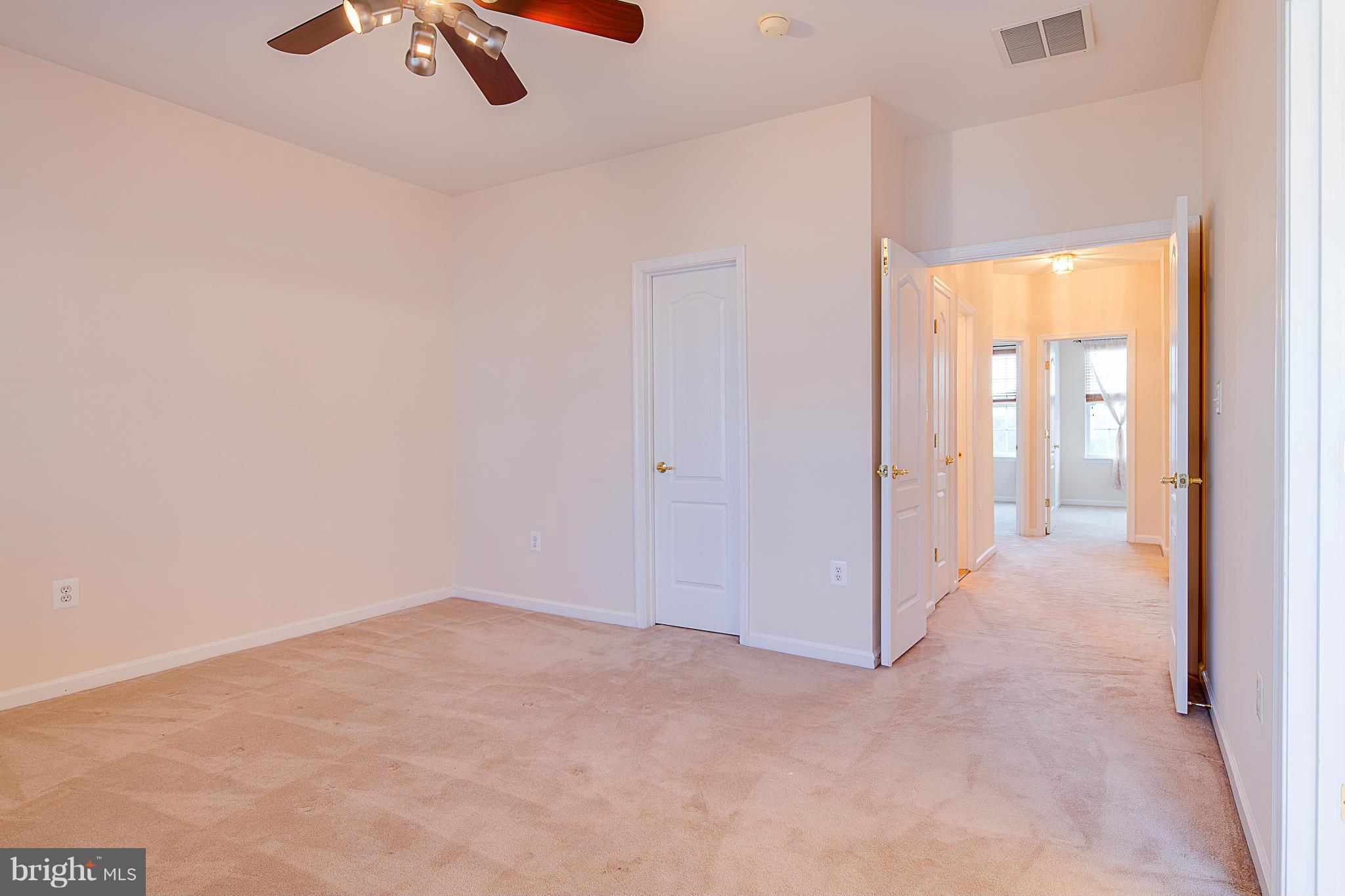 AUTUMN CHASE HUNT - Residential