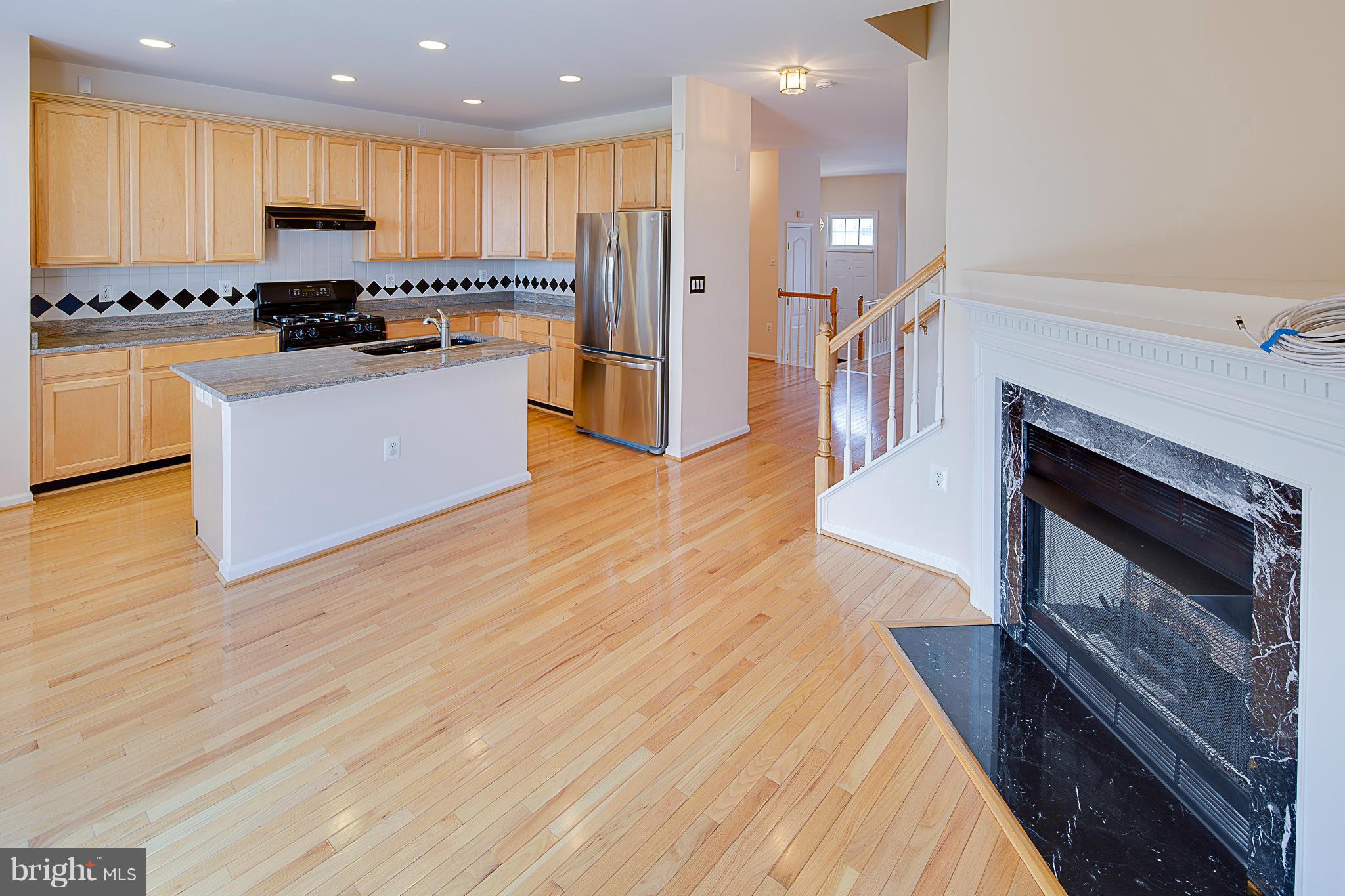 AUTUMN CHASE HUNT - Residential