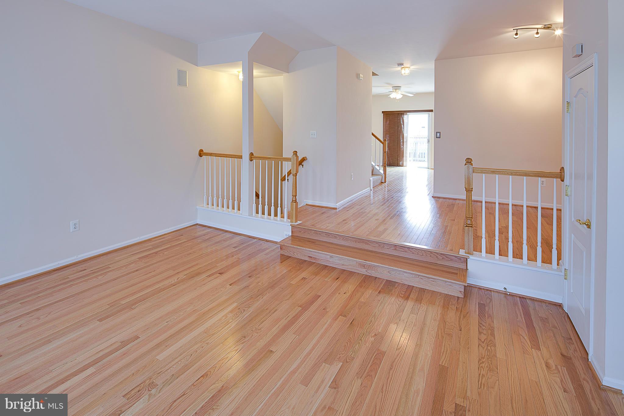 AUTUMN CHASE HUNT - Residential