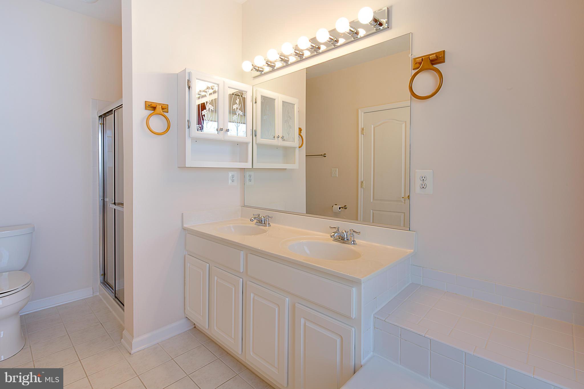 AUTUMN CHASE HUNT - Residential