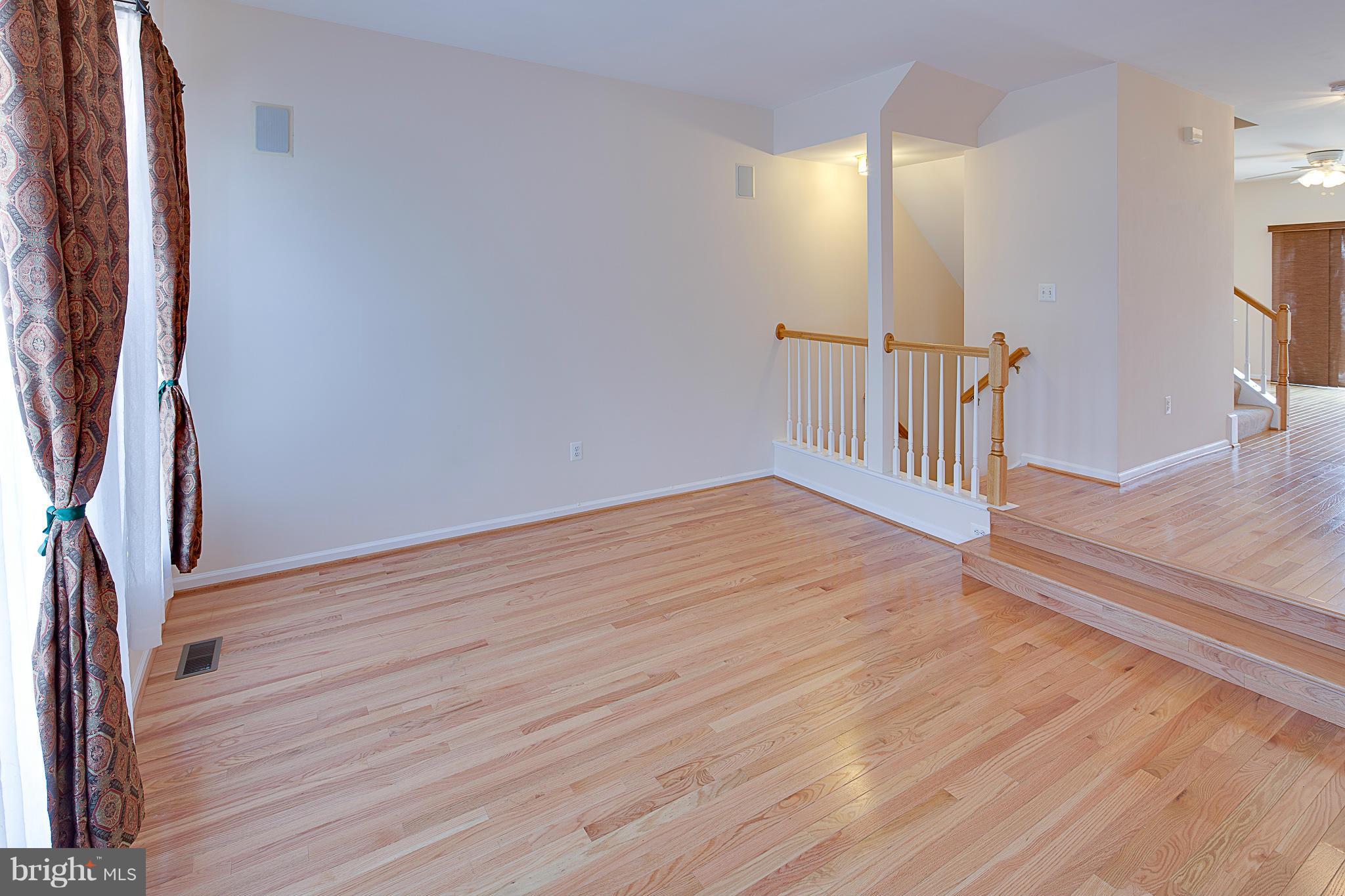 AUTUMN CHASE HUNT - Residential