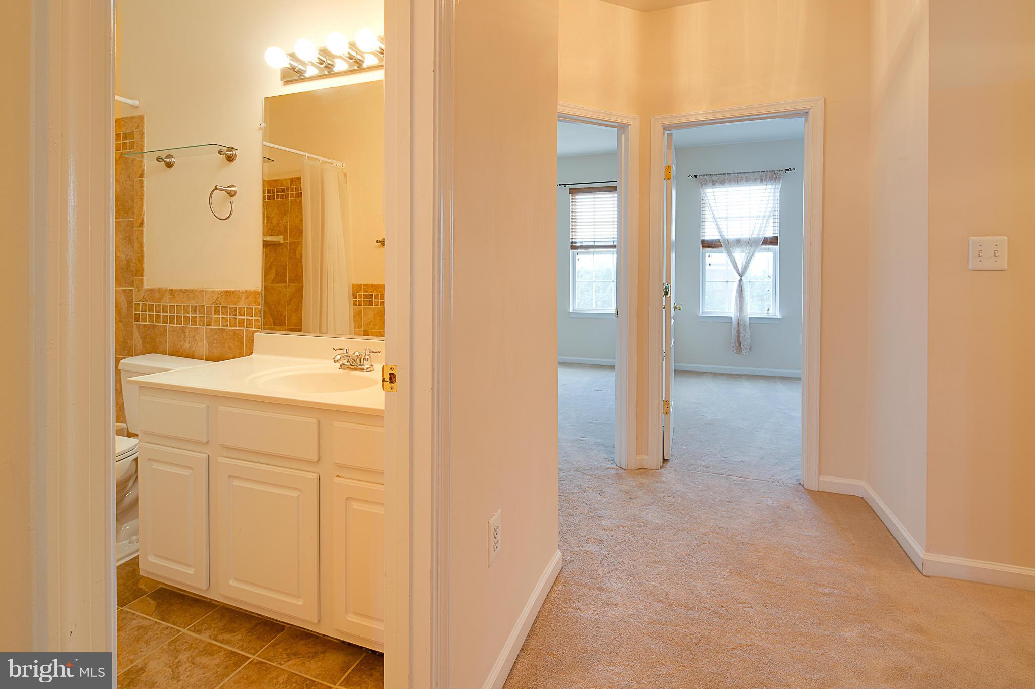 AUTUMN CHASE HUNT - Residential