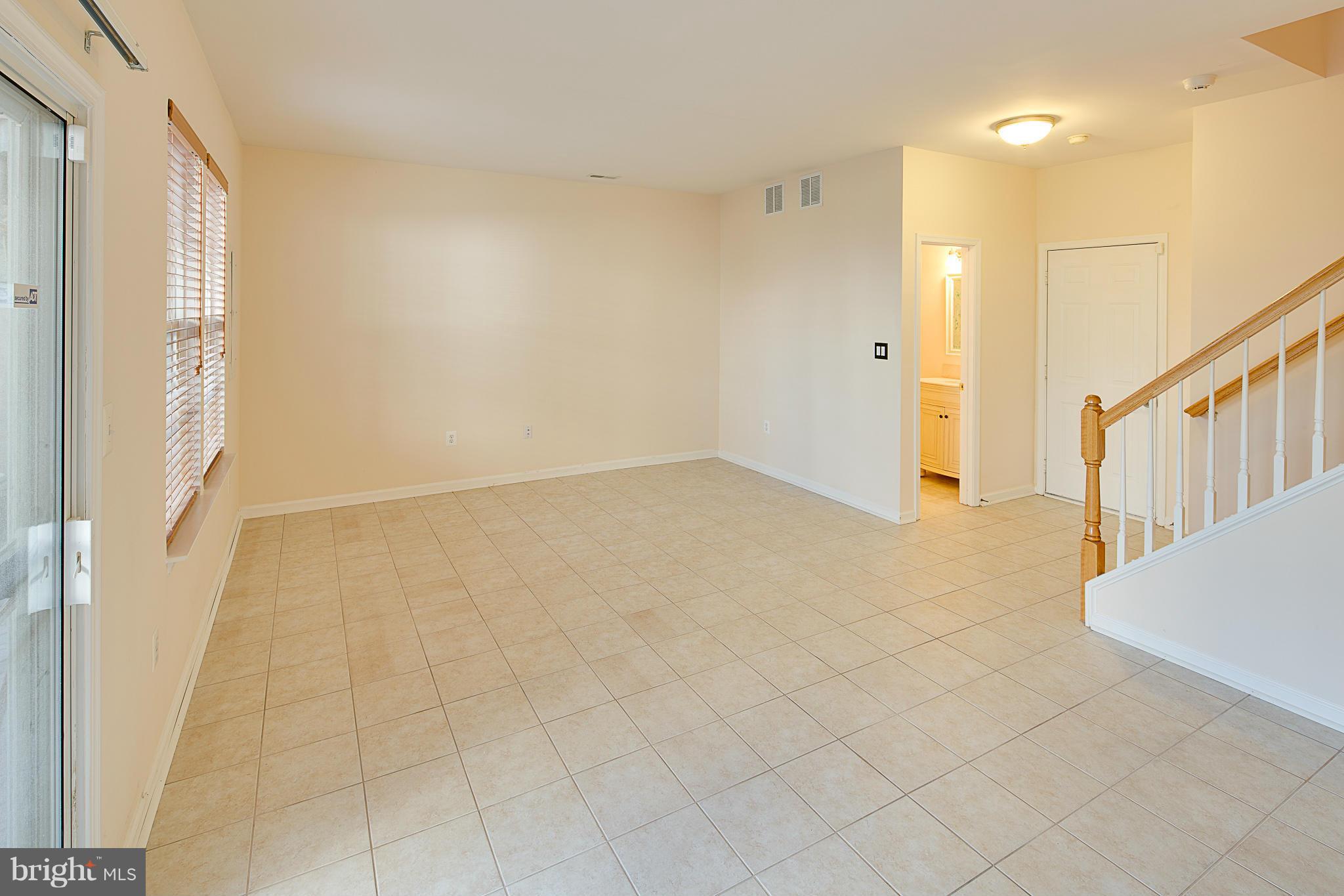 AUTUMN CHASE HUNT - Residential