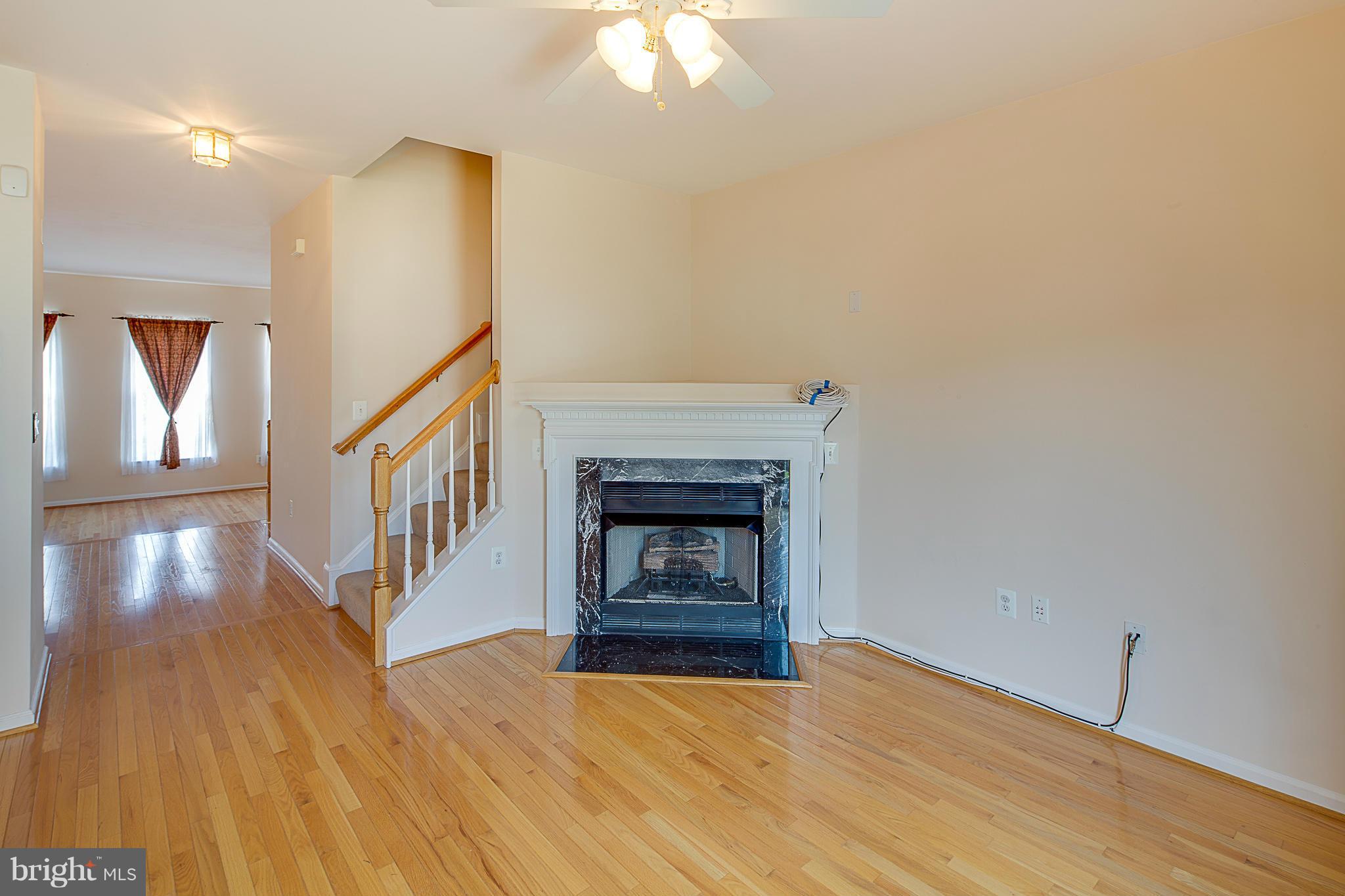 AUTUMN CHASE HUNT - Residential