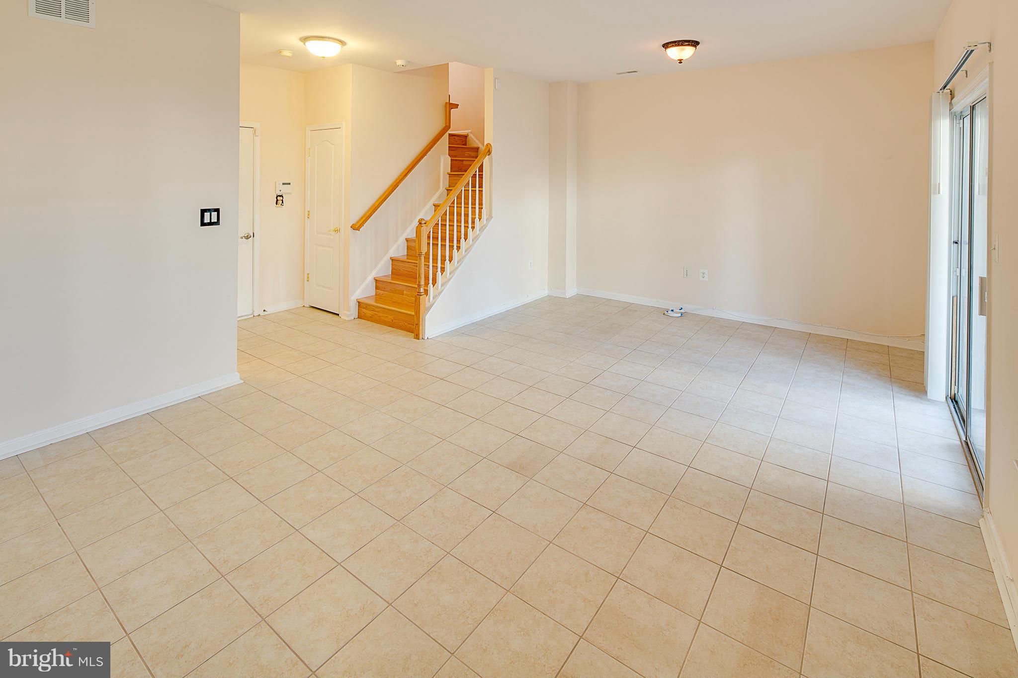 AUTUMN CHASE HUNT - Residential