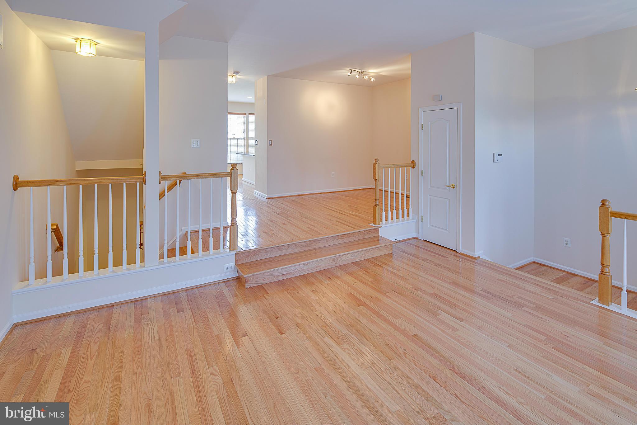 AUTUMN CHASE HUNT - Residential