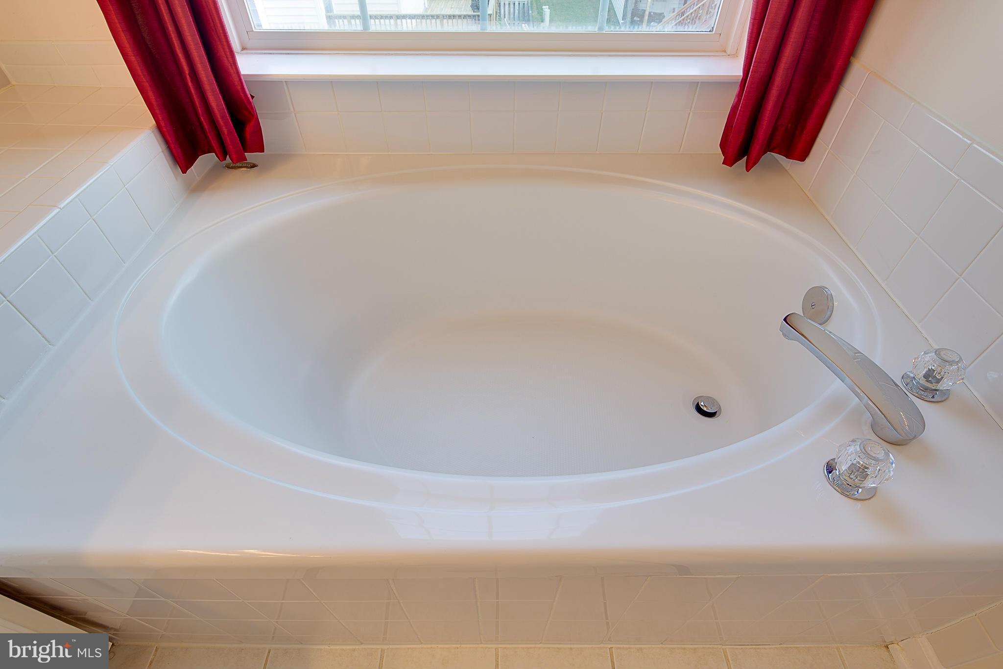 AUTUMN CHASE HUNT - Residential