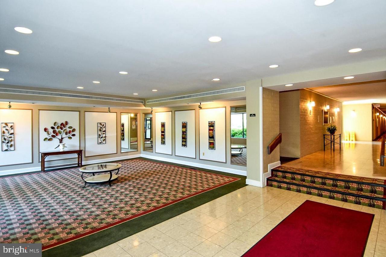 6001 ARLINGTON BOULEVARD 406