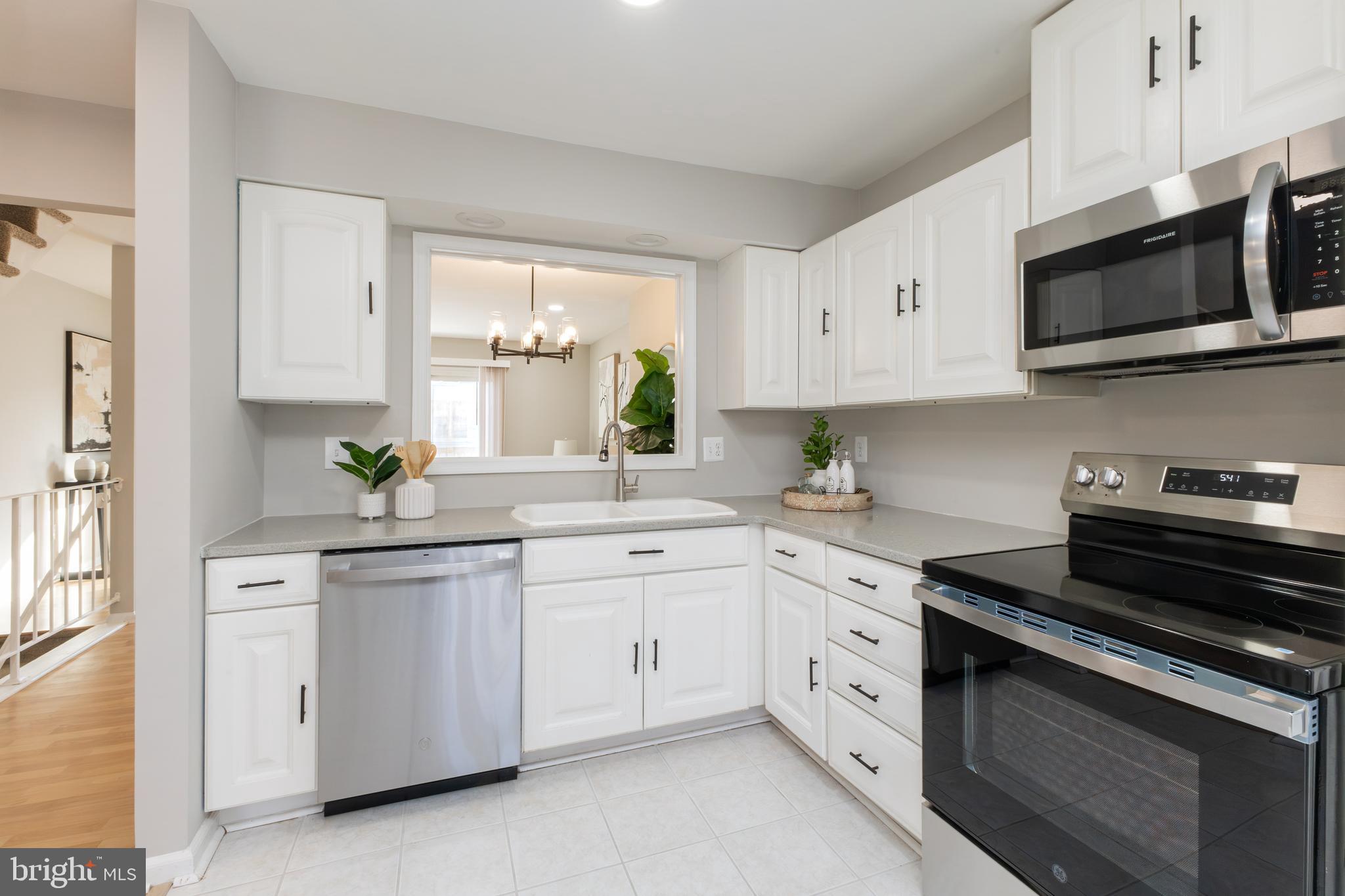 DUNN LORING VILLAGE - Residential