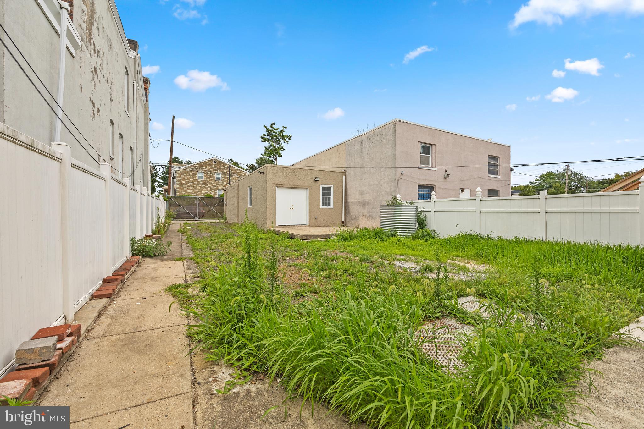 TACONY - Commercial Sale