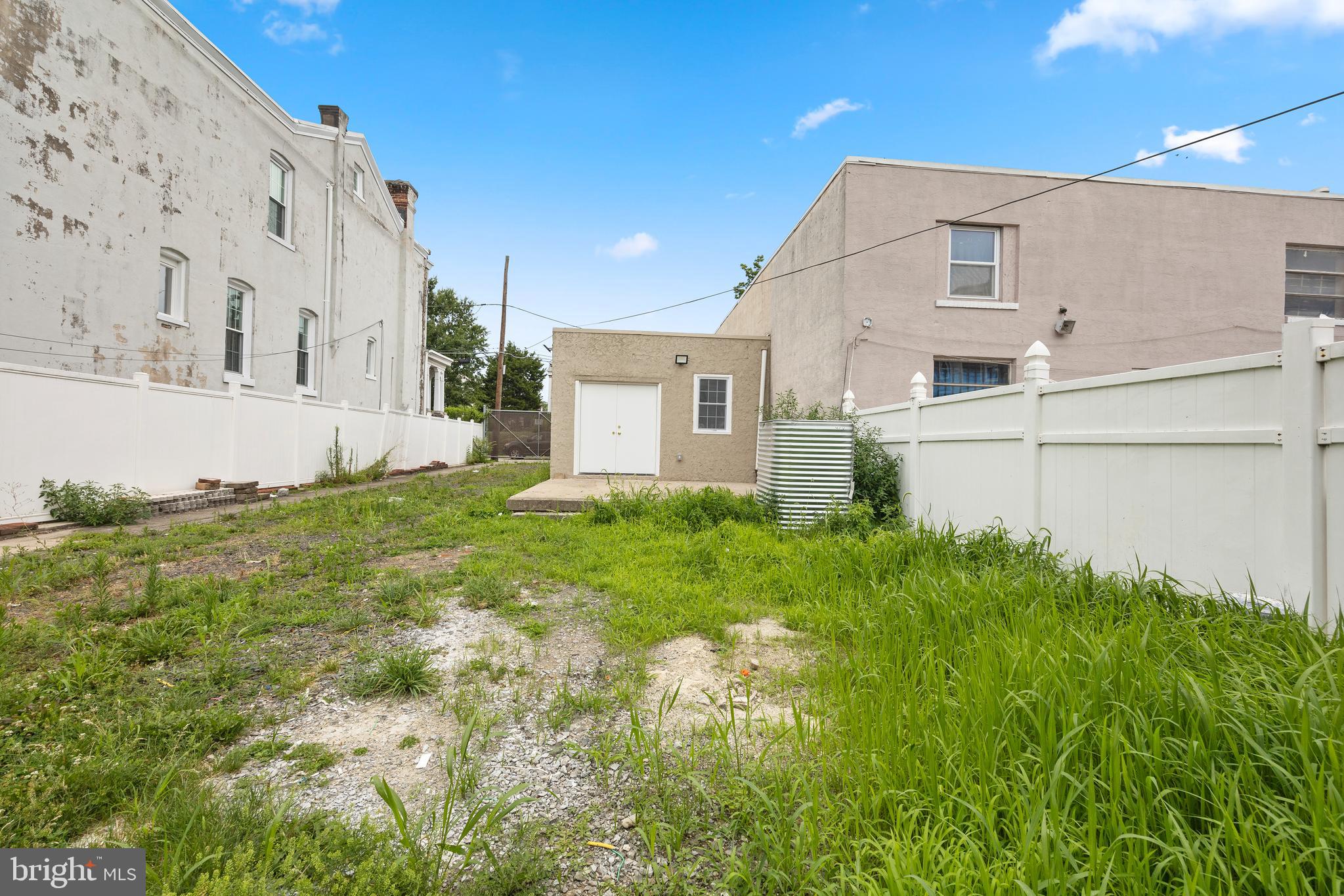 TACONY - Commercial Sale