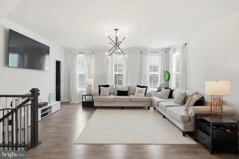 MLS: MDCH2057158