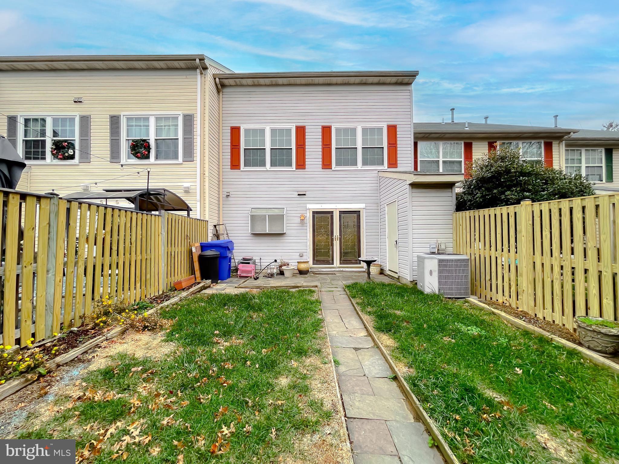 DORCHESTER - ST. CHARLES - Residential