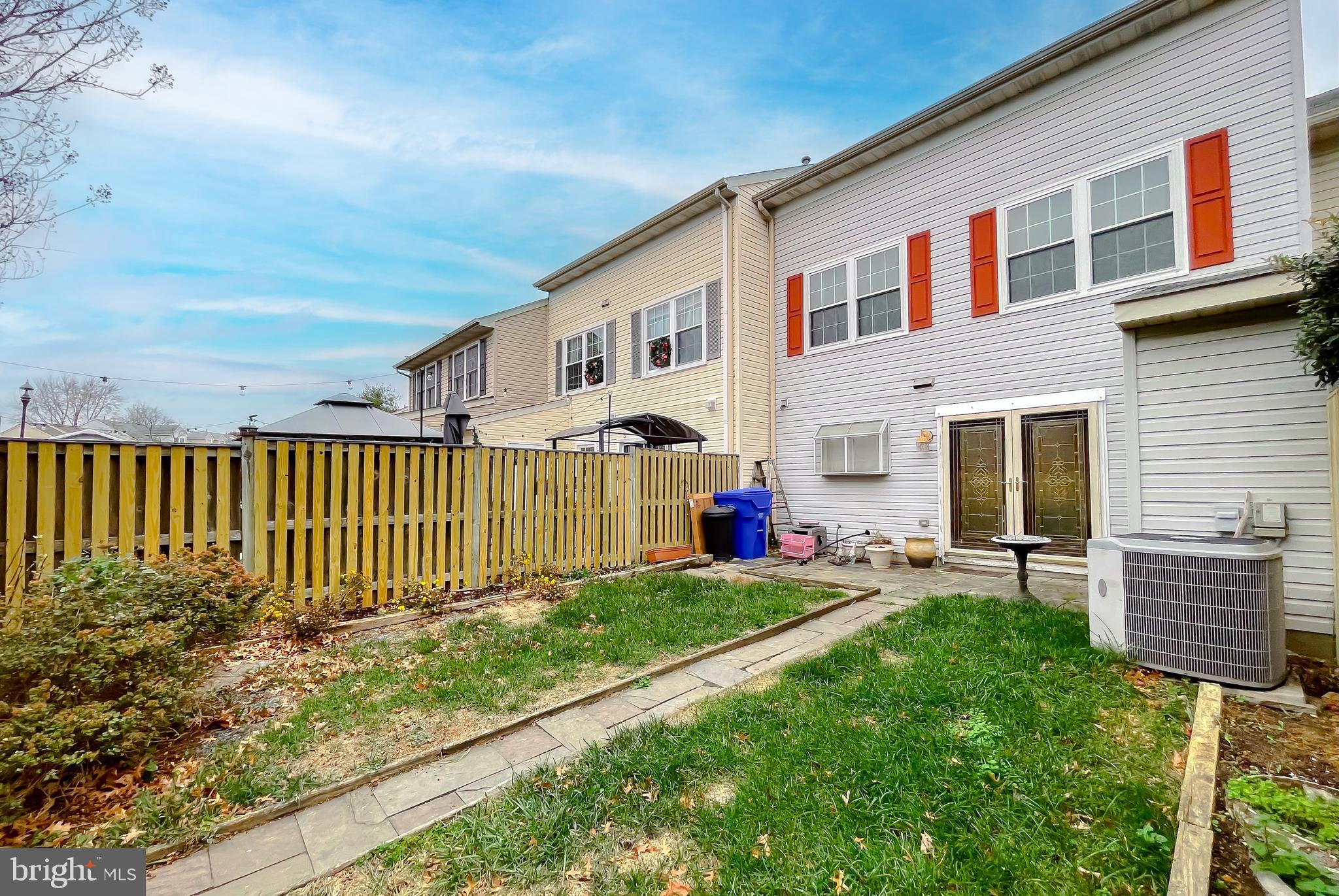 DORCHESTER - ST. CHARLES - Residential