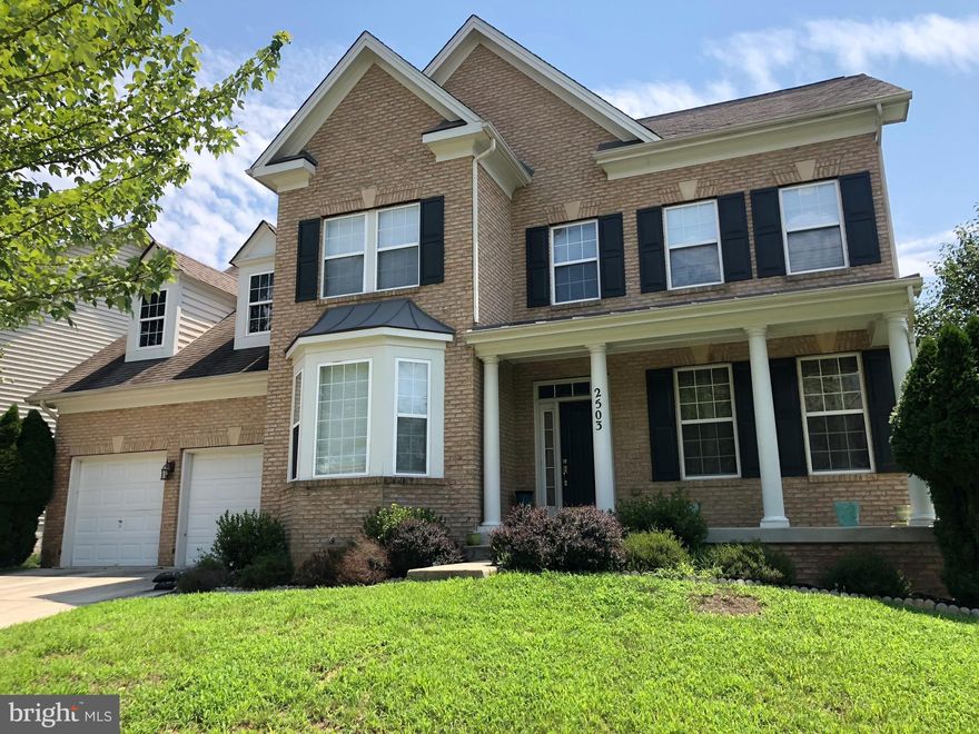 Multiple Offers Received This beautiful 4 bedroom + Office colonial is a must see. It shows like a model home. Large open floorplan w/ a two story entry. Open kitchen w/ breakfast bar with granite countertops that open to a very spacious  sunroom. Family room features a gas fireplace. Master bath has a jacuzzi tub and separate shower w/ ceramic tile. Convenient commuter location.