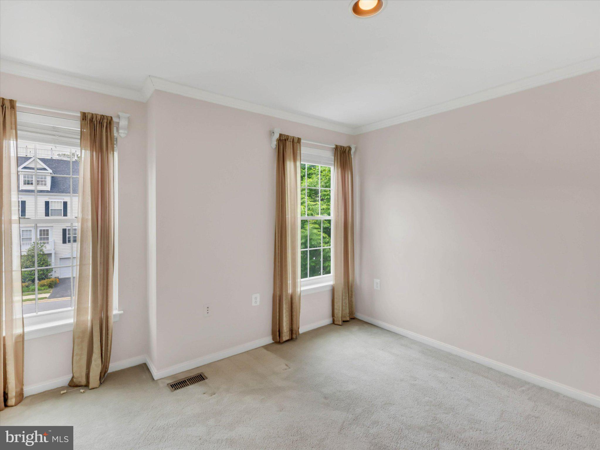 GOLDSBOROUGH MANOR - Residential