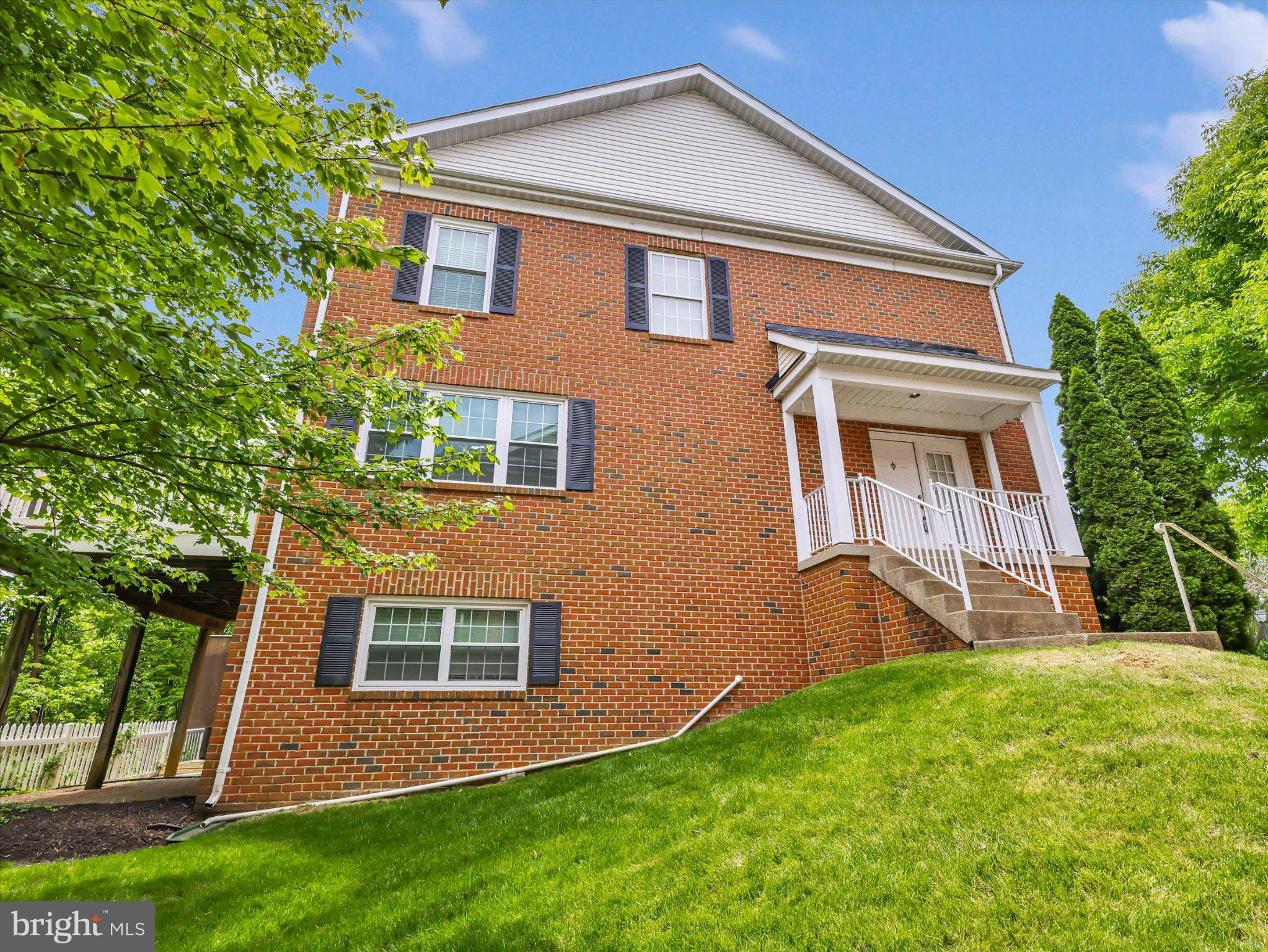 GOLDSBOROUGH MANOR - Residential