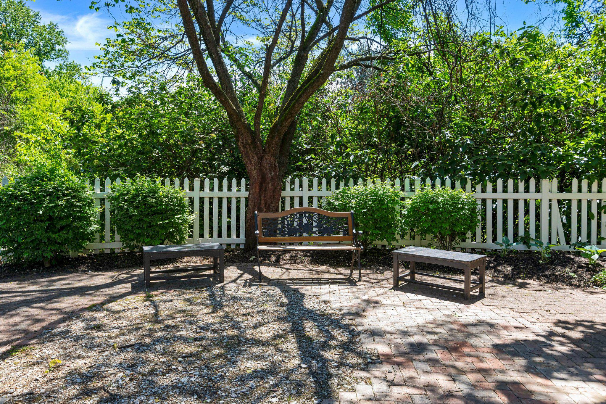 GOLDSBOROUGH MANOR - Residential