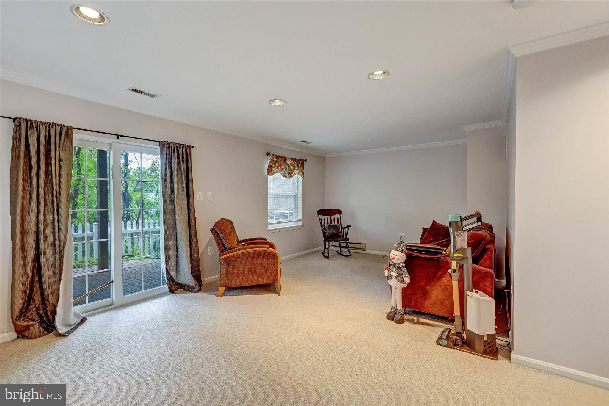 GOLDSBOROUGH MANOR - Residential