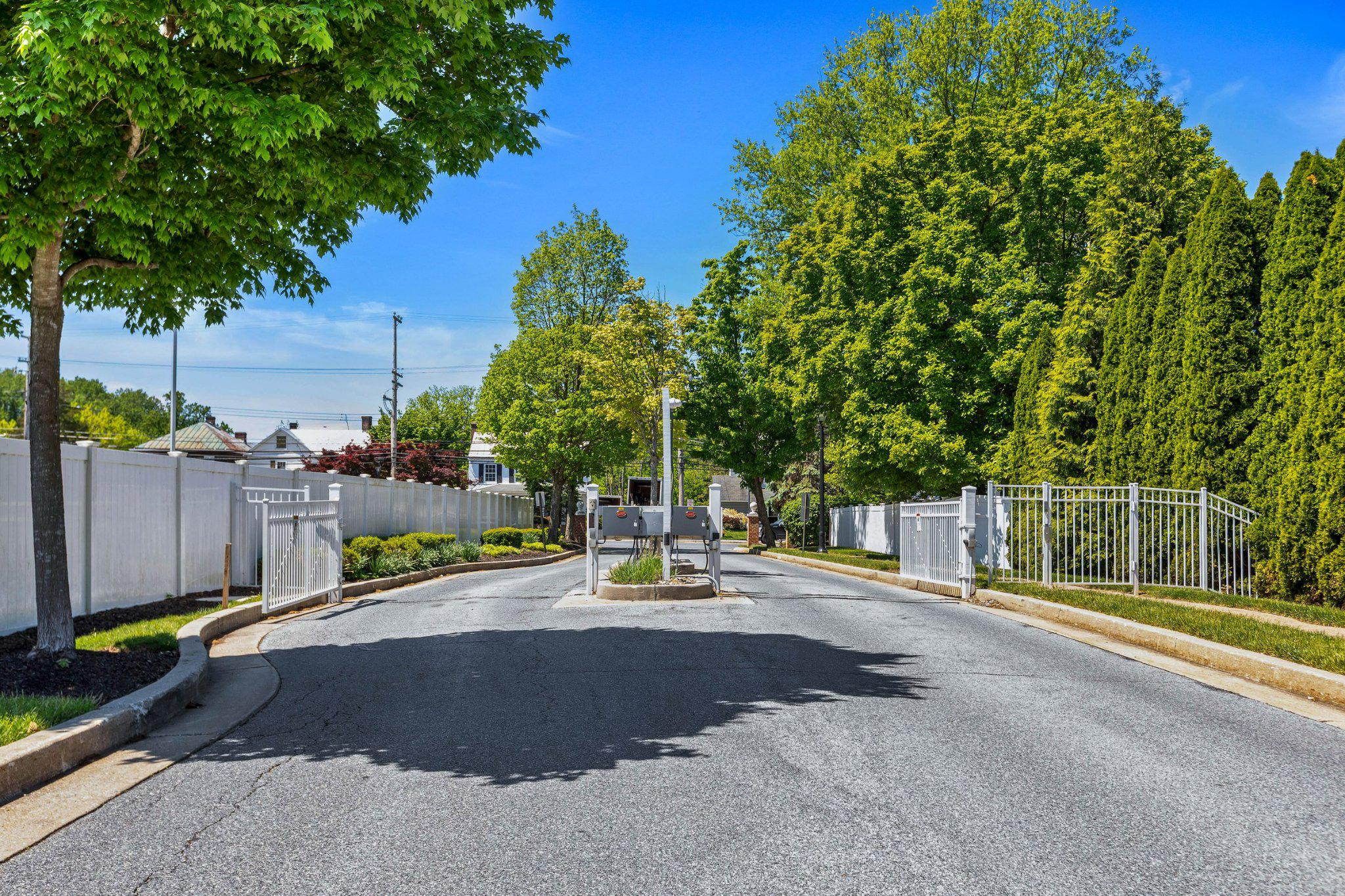 GOLDSBOROUGH MANOR - Residential