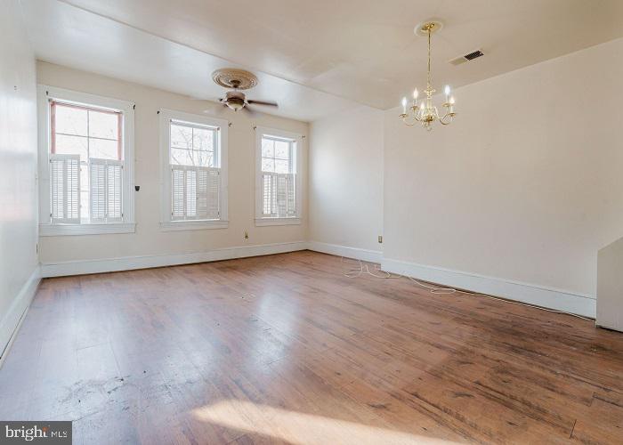 UNION SQUARE - Residential Income