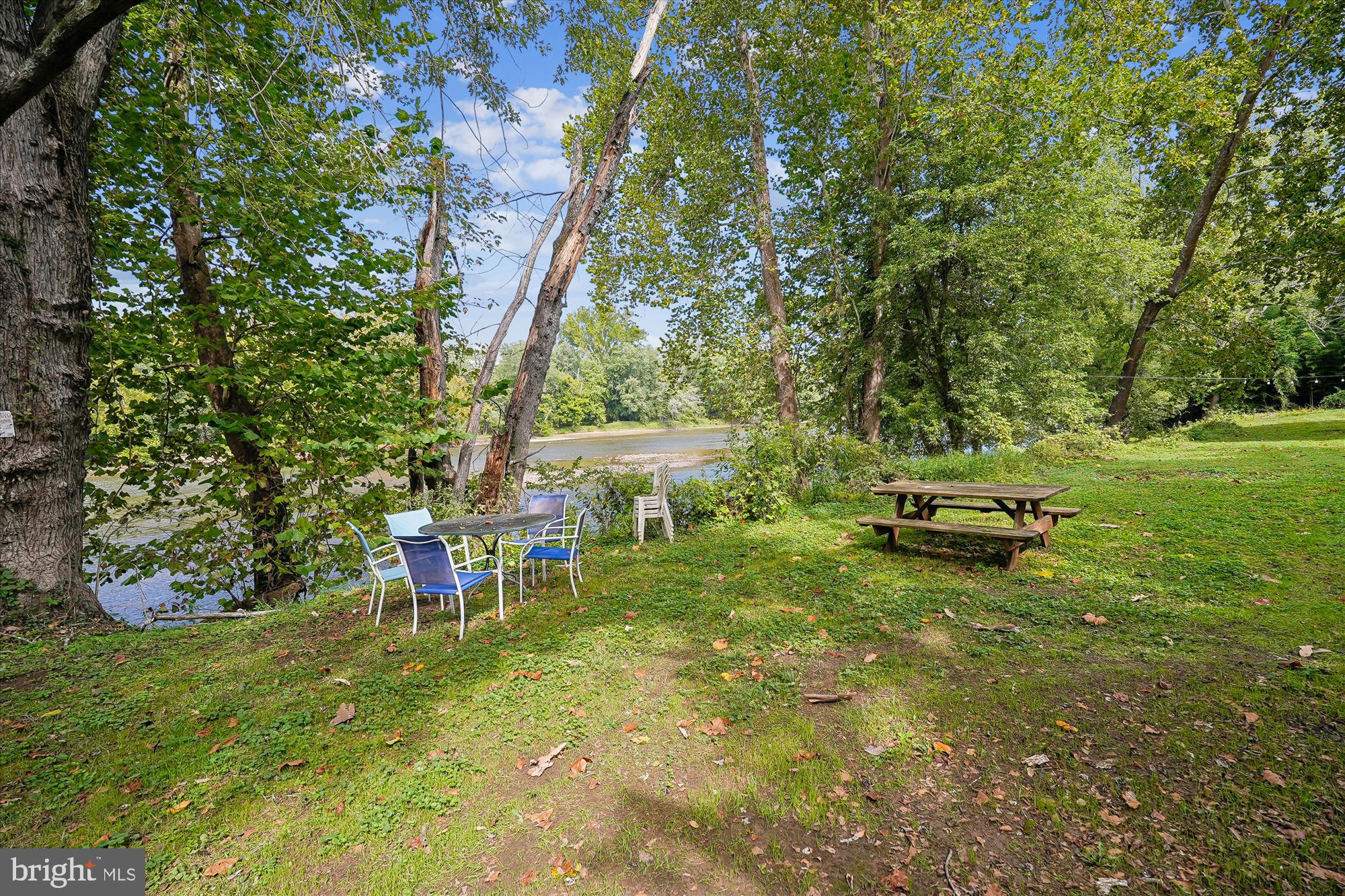 884 OLD FERRY LANE