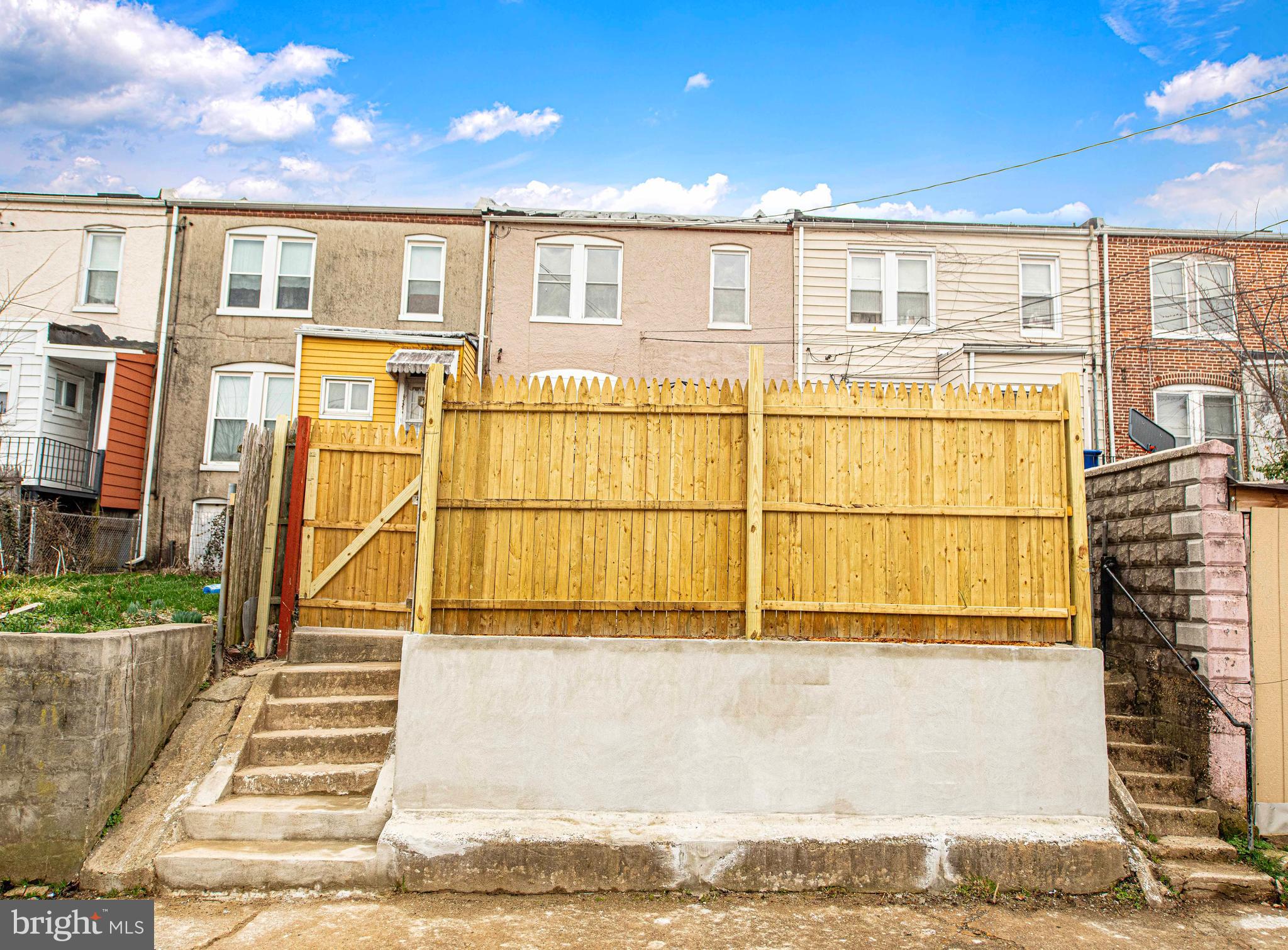 MONTEBELLO - Residential