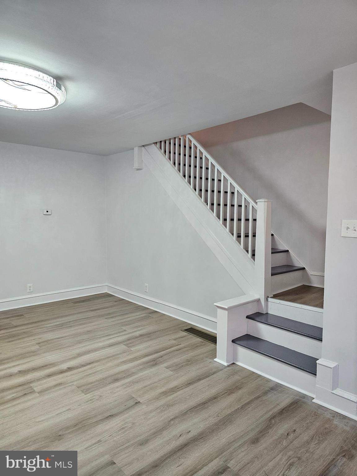 OXFORD CIRCLE - Residential