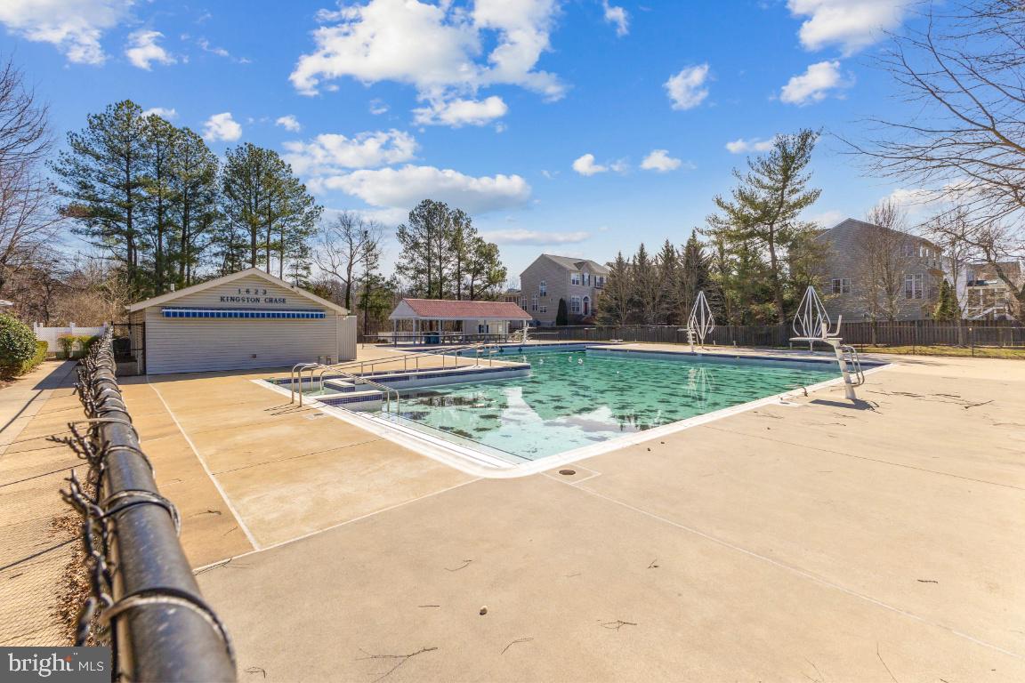 KINGSTON CHASE - Residential