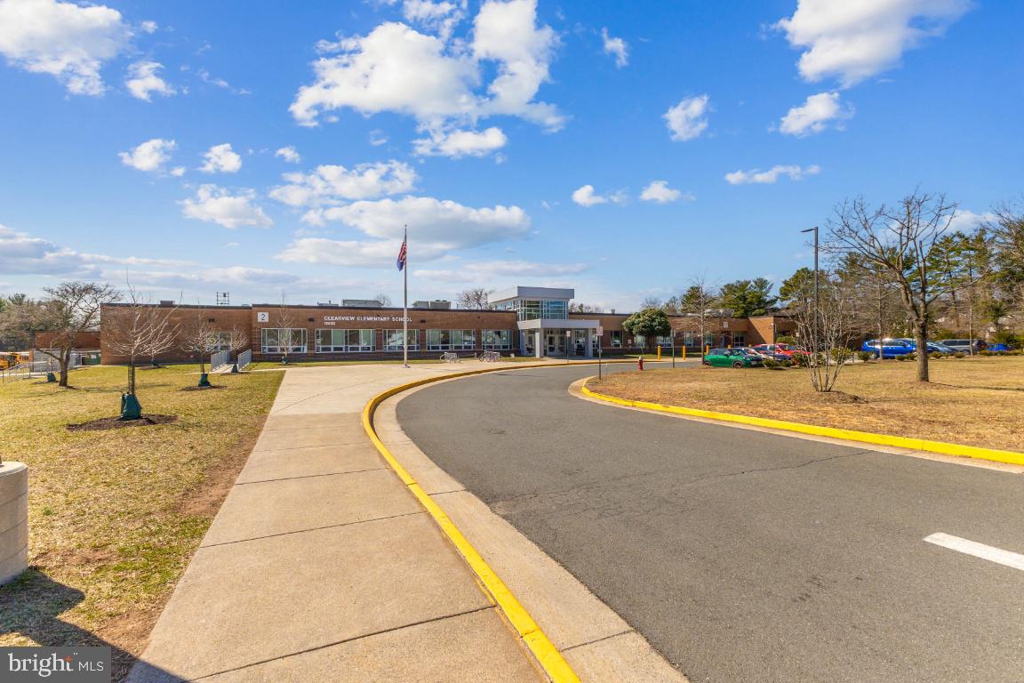 KINGSTON CHASE - Residential