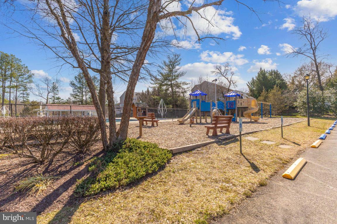 KINGSTON CHASE - Residential